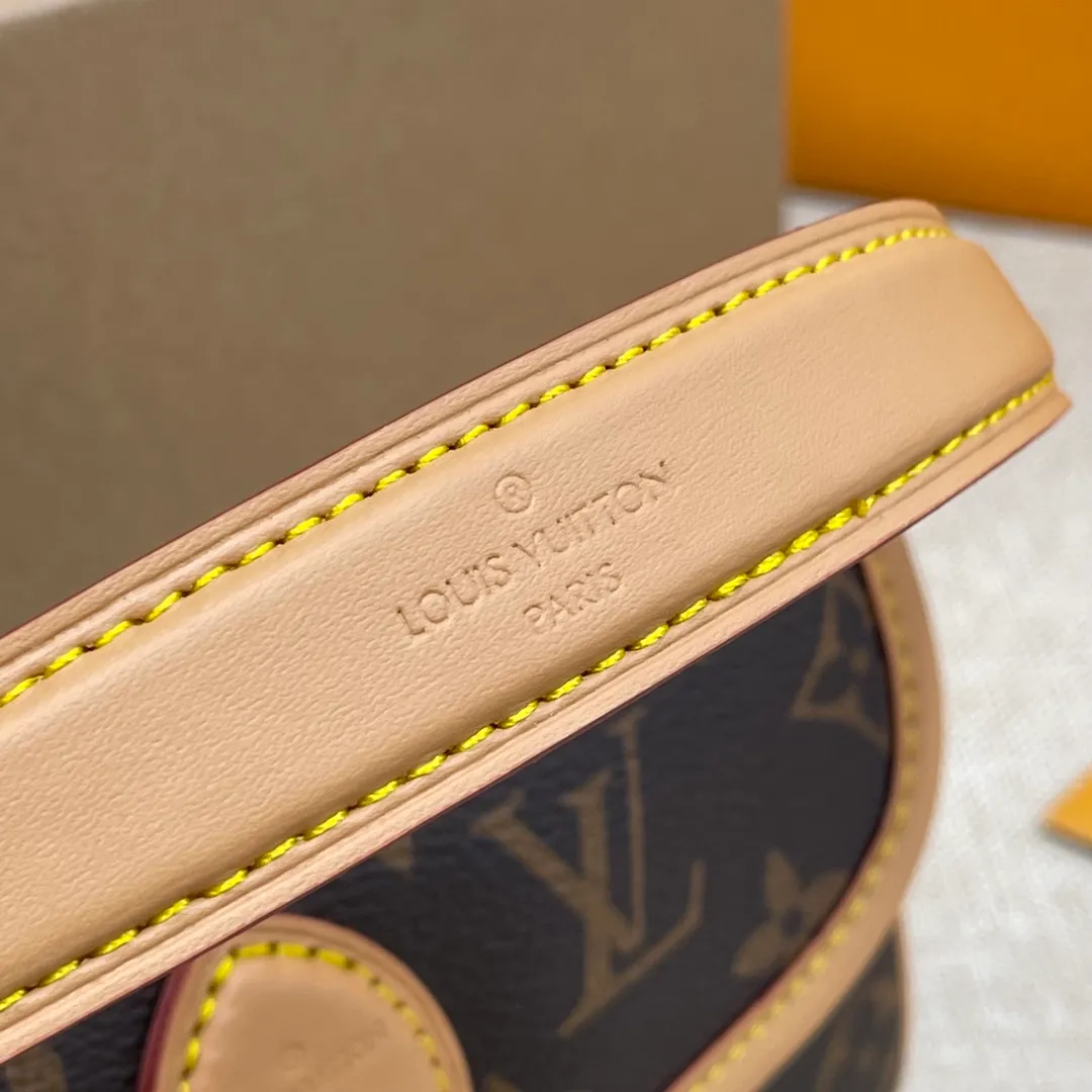 [Upgraded version] P460💰Upgraded version comes with a full set of gift boxes🎁Model M83298 new size mini 19*10cm. L’s Diane baguette handbags and baguette bags are so beautiful/easy to carry! The leather and color are good, and it comes with two shoulder straps. It’s sweet and salty! Search 🔍 Lv baguette