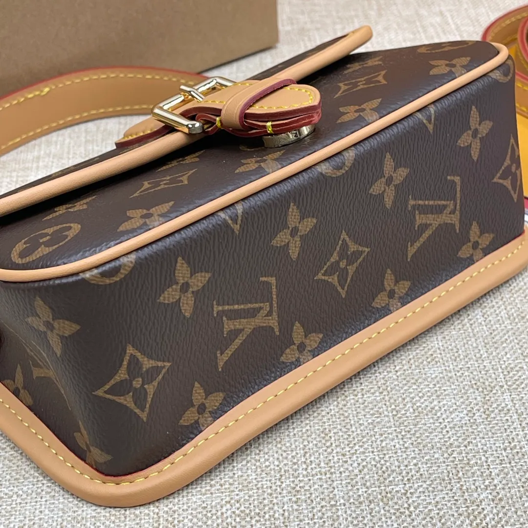 [Upgraded version] P460💰Upgraded version comes with a full set of gift boxes🎁Model M83298 new size mini 19*10cm. L’s Diane baguette handbags and baguette bags are so beautiful/easy to carry! The leather and color are good, and it comes with two shoulder straps. It’s sweet and salty! Search 🔍 Lv baguette