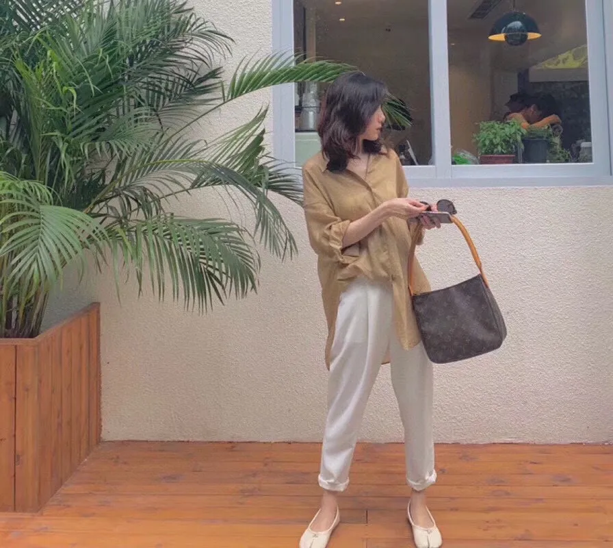 Batch 300💰supermodel bella’s same style🔥🔥LV round handle shoulder bag! Exclusive ⛱️delivery wide shoulder strap! 🔥102212# A very attractive and practical bag! ! looping series A rare round handle shoulder bag from Lvjia! Very chic ❤️❤️ The inside is made of brown cloth, so you won’t be afraid of aging no matter how long you store it! The capacity is sufficient. You can recite the style of a big name in minutes. Size: 26 excluding handle