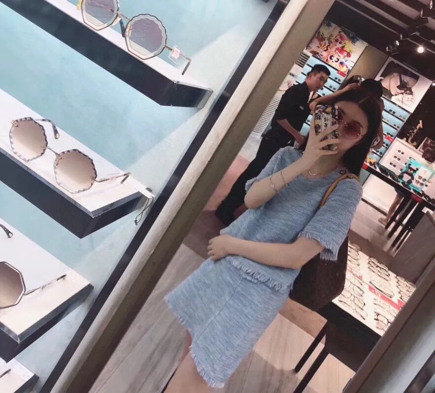Batch 300💰supermodel bella’s same style🔥🔥LV round handle shoulder bag! Exclusive ⛱️delivery wide shoulder strap! 🔥102212# A very attractive and practical bag! ! looping series A rare round handle shoulder bag from Lvjia! Very chic ❤️❤️ The inside is made of brown cloth, so you won’t be afraid of aging no matter how long you store it! The capacity is sufficient. You can recite the style of a big name in minutes. Size: 26 excluding handle