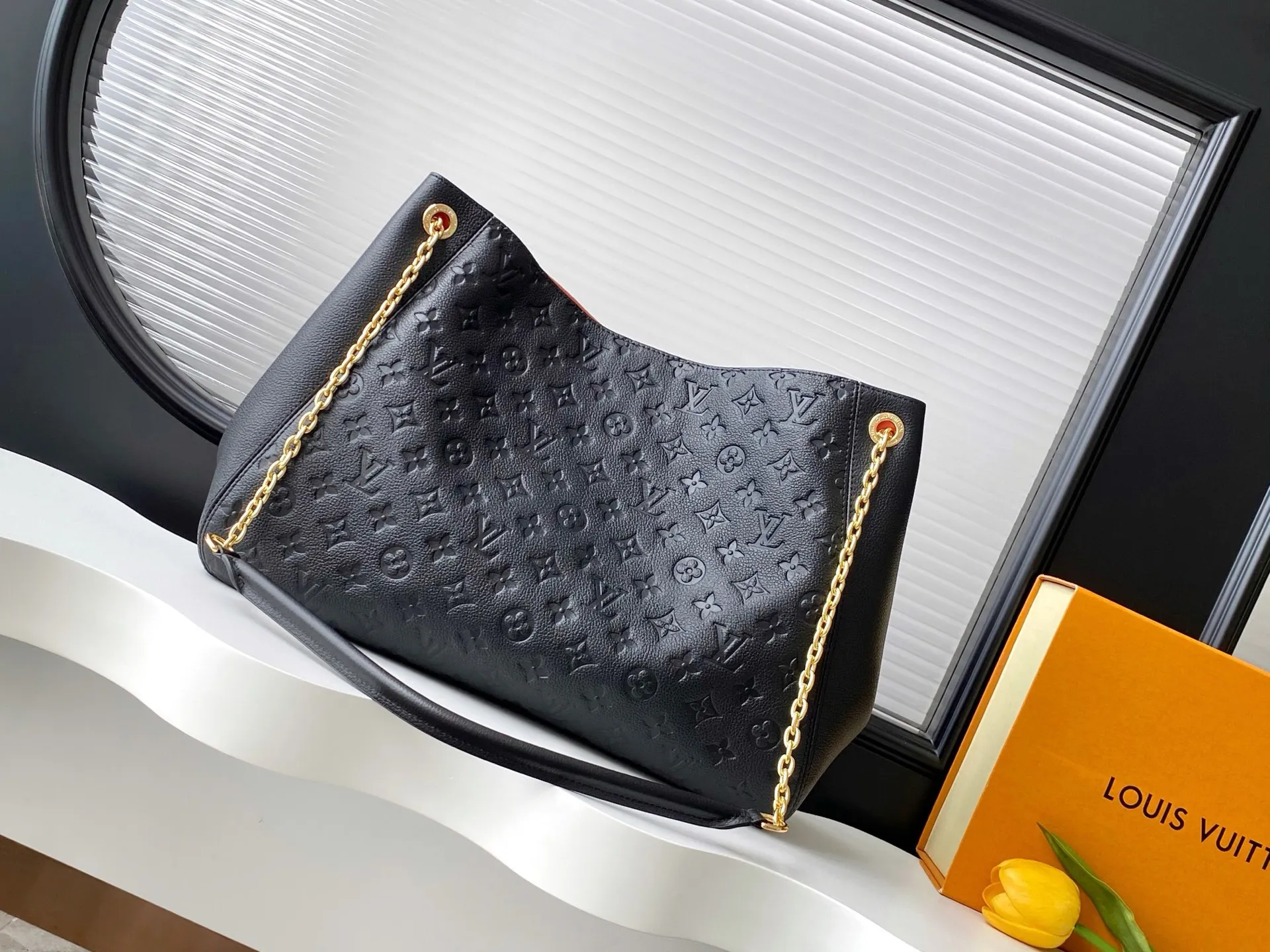 💰1100 (top-grain leather) top original single dynamic 163c01 chip top original single enhanced version】M14234 This Anytime medium handbag traces back to the Promenade handbag that was born in 1988, making it a good choice for daily commuting and weekend travel. The Monogram Empreinte leather bag is embellished with shiny metal hardware, and the LV padlock can be hung from the sliding chain shoulder strap, making it easy to explore a variety of styling possibilities and carrying methods.  27 cm