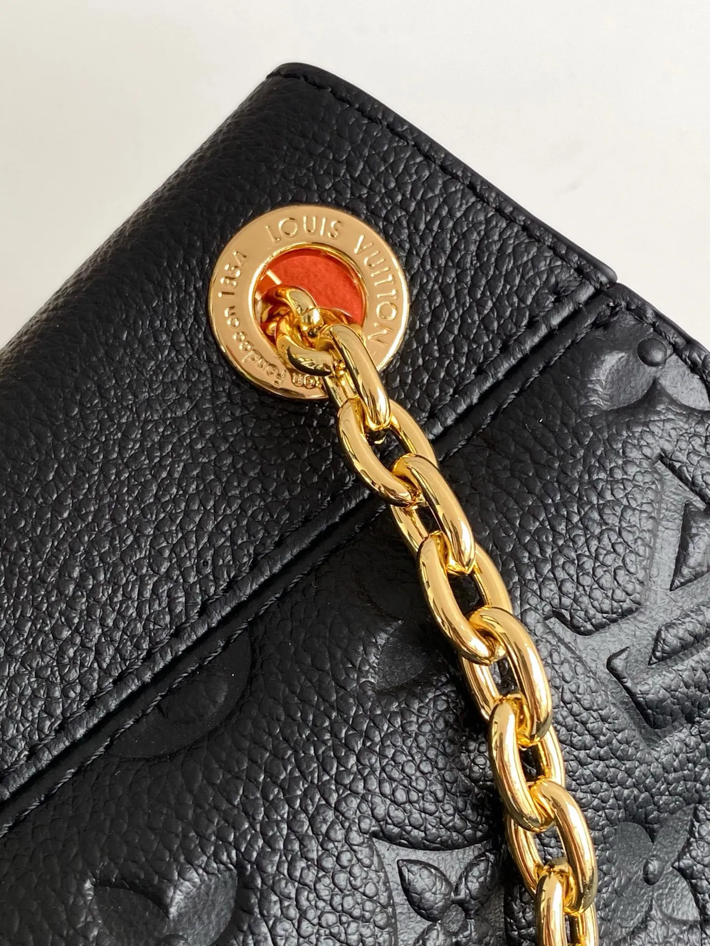 💰1100 (top-grain leather) top original single dynamic 163c01 chip top original single enhanced version】M14234 This Anytime medium handbag traces back to the Promenade handbag that was born in 1988, making it a good choice for daily commuting and weekend travel. The Monogram Empreinte leather bag is embellished with shiny metal hardware, and the LV padlock can be hung from the sliding chain shoulder strap, making it easy to explore a variety of styling possibilities and carrying methods.  27 cm