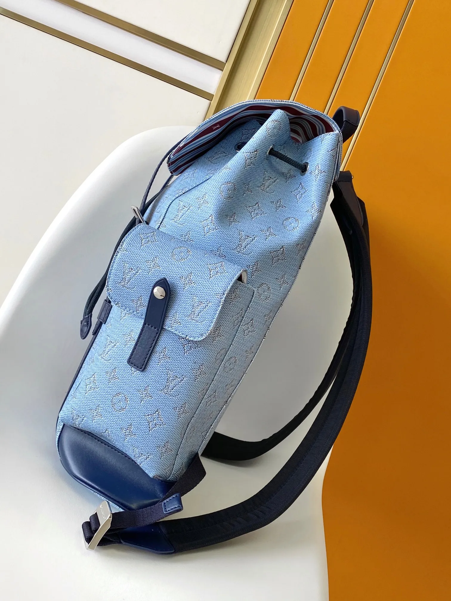 💰1340 Top original single 163c01 chip] M14676 N00163 Top original single N40769 M43735 Presbyopic N41379 Black grid M45419 Black and gray multifunctional Christopher small backpack uses Monogram canvas to interpret the rugged and simple spirit of a hiking bag. Its unique style is suitable for both work and entertainment, highlighting a high-quality lifestyle. 41 x 47 x 13 cm (length x height x width)