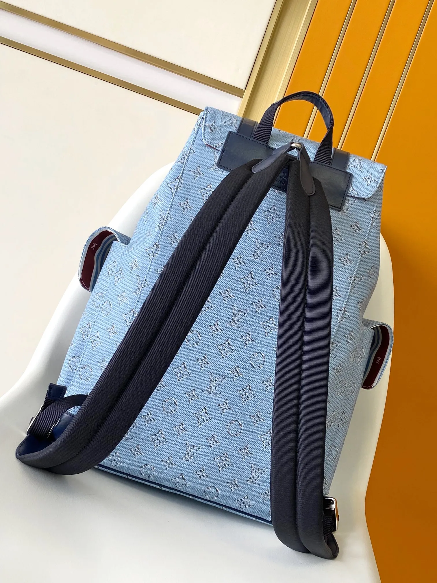 💰1340 Top original single 163c01 chip] M14676 N00163 Top original single N40769 M43735 Presbyopic N41379 Black grid M45419 Black and gray multifunctional Christopher small backpack uses Monogram canvas to interpret the rugged and simple spirit of a hiking bag. Its unique style is suitable for both work and entertainment, highlighting a high-quality lifestyle. 41 x 47 x 13 cm (length x height x width)