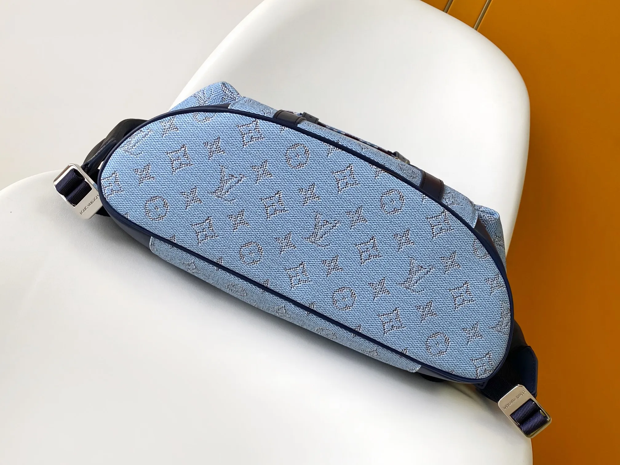 💰1340 Top original single 163c01 chip] M14676 N00163 Top original single N40769 M43735 Presbyopic N41379 Black grid M45419 Black and gray multifunctional Christopher small backpack uses Monogram canvas to interpret the rugged and simple spirit of a hiking bag. Its unique style is suitable for both work and entertainment, highlighting a high-quality lifestyle. 41 x 47 x 13 cm (length x height x width)