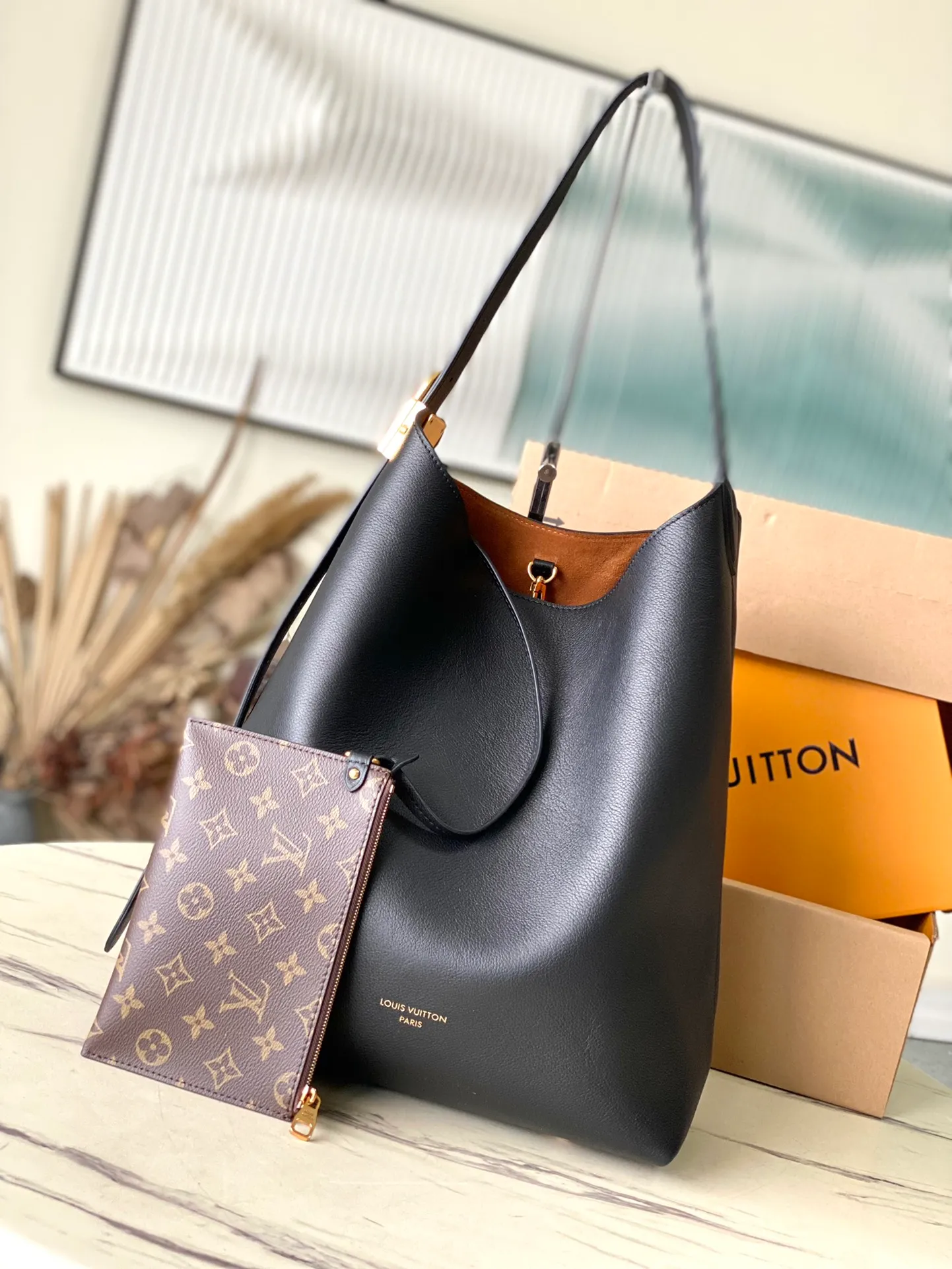 💰1160 (top layer leather) top original order M24856 black. Support counter inspection. Photos taken of duty-free goods are consistent with the product without unpacking. This product is an exclusive duty-free product in the market and is the highest-end product. Inspection is supported. This product has passed strict inspection and is flawless. Please wear gloves when touching the product. This product is not returnable or exchangeable. Please confirm the product first and then remove the label on the handle. This product is temporarily not open to the public, only regular customers, and is in short supply. Dimensions: 31 x 35 x 18 cm