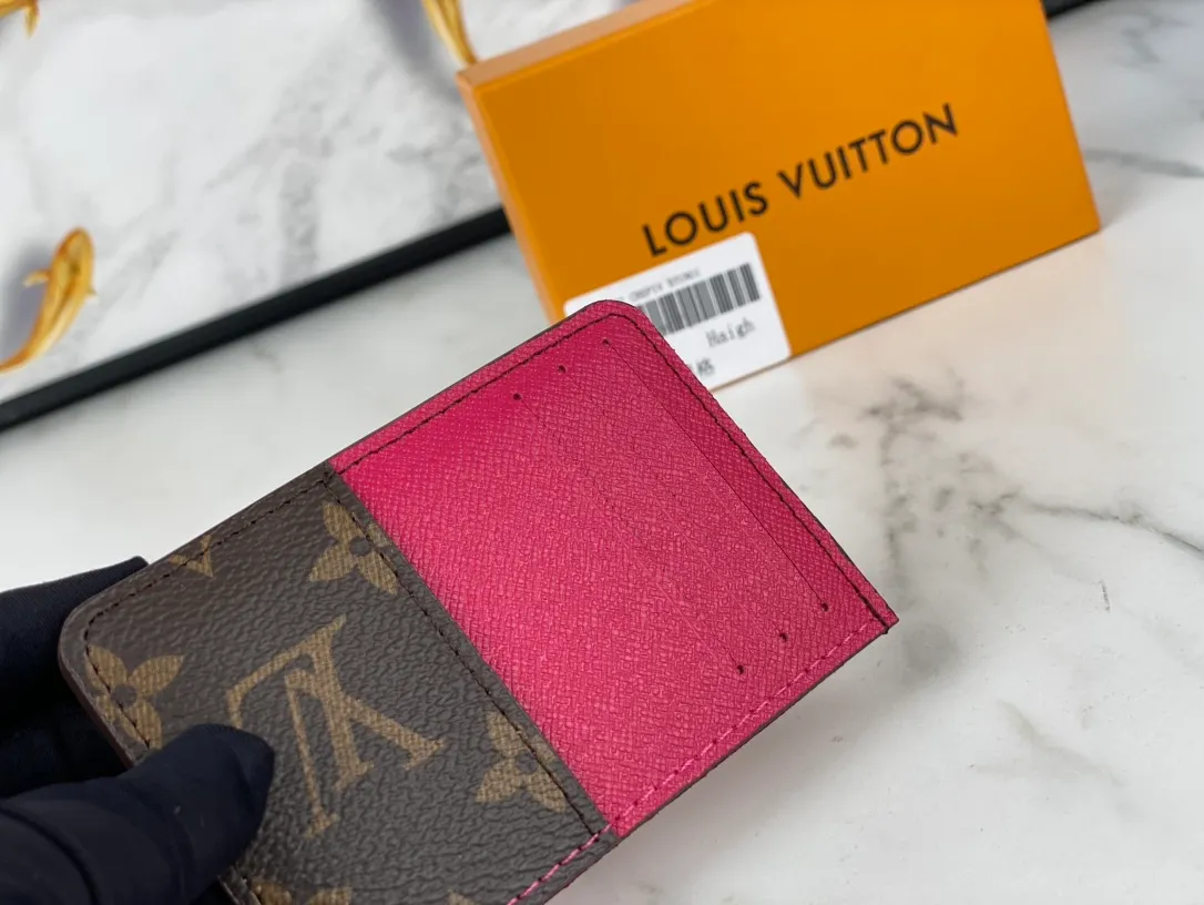 💰90💰M60166👏👏The Neo card holder made of Monogram Macassar canvas is the first choice for carrying important cards. Cowhide leather trim makes the classic Louis Vuitton pattern even more eye-catching. Dimensions: 11.0 x 7.0 x 0.6 cm