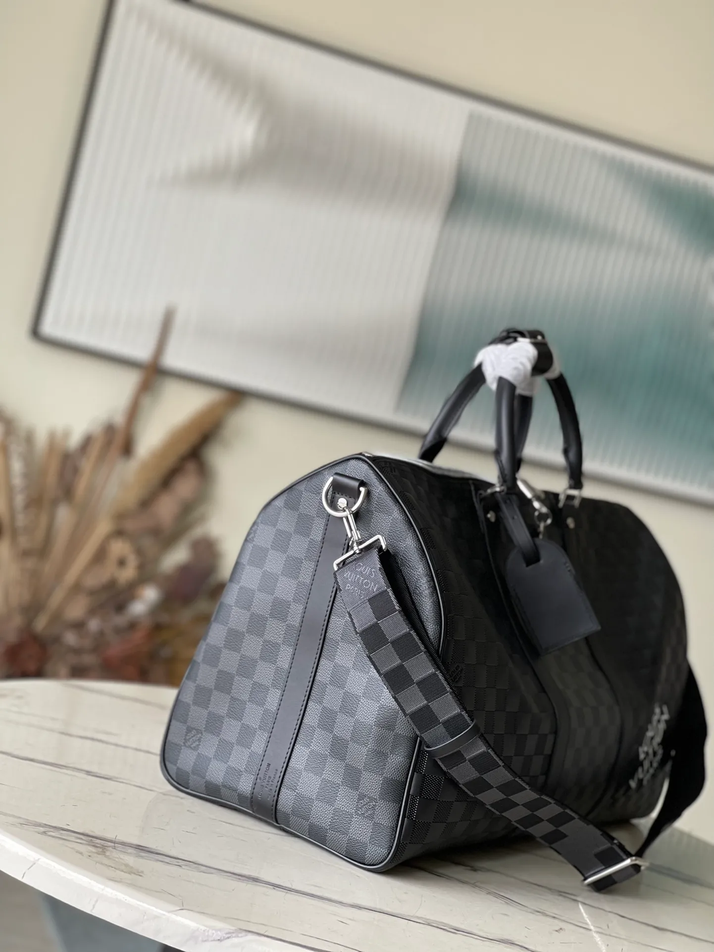 💰1340 (top-grain leather) top original order N40443 KEEPALL BANDOULIÈRE 50 travel bag This Keepall BANDOULIÈRE travel bag is embossed with classic Monogram elements on the surface of fine cowhide, presenting a Monogram Seal pattern. Its unique texture is like the sealing wax of old letters. Plenty of space and a detachable shoulder strap make it easy to carry on holiday excursions. Dimensions: 50 x 29 x 23 cm