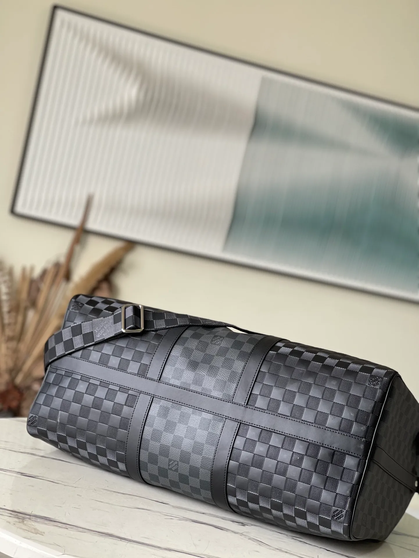💰1340 (top-grain leather) top original order N40443 KEEPALL BANDOULIÈRE 50 travel bag This Keepall BANDOULIÈRE travel bag is embossed with classic Monogram elements on the surface of fine cowhide, presenting a Monogram Seal pattern. Its unique texture is like the sealing wax of old letters. Plenty of space and a detachable shoulder strap make it easy to carry on holiday excursions. Dimensions: 50 x 29 x 23 cm
