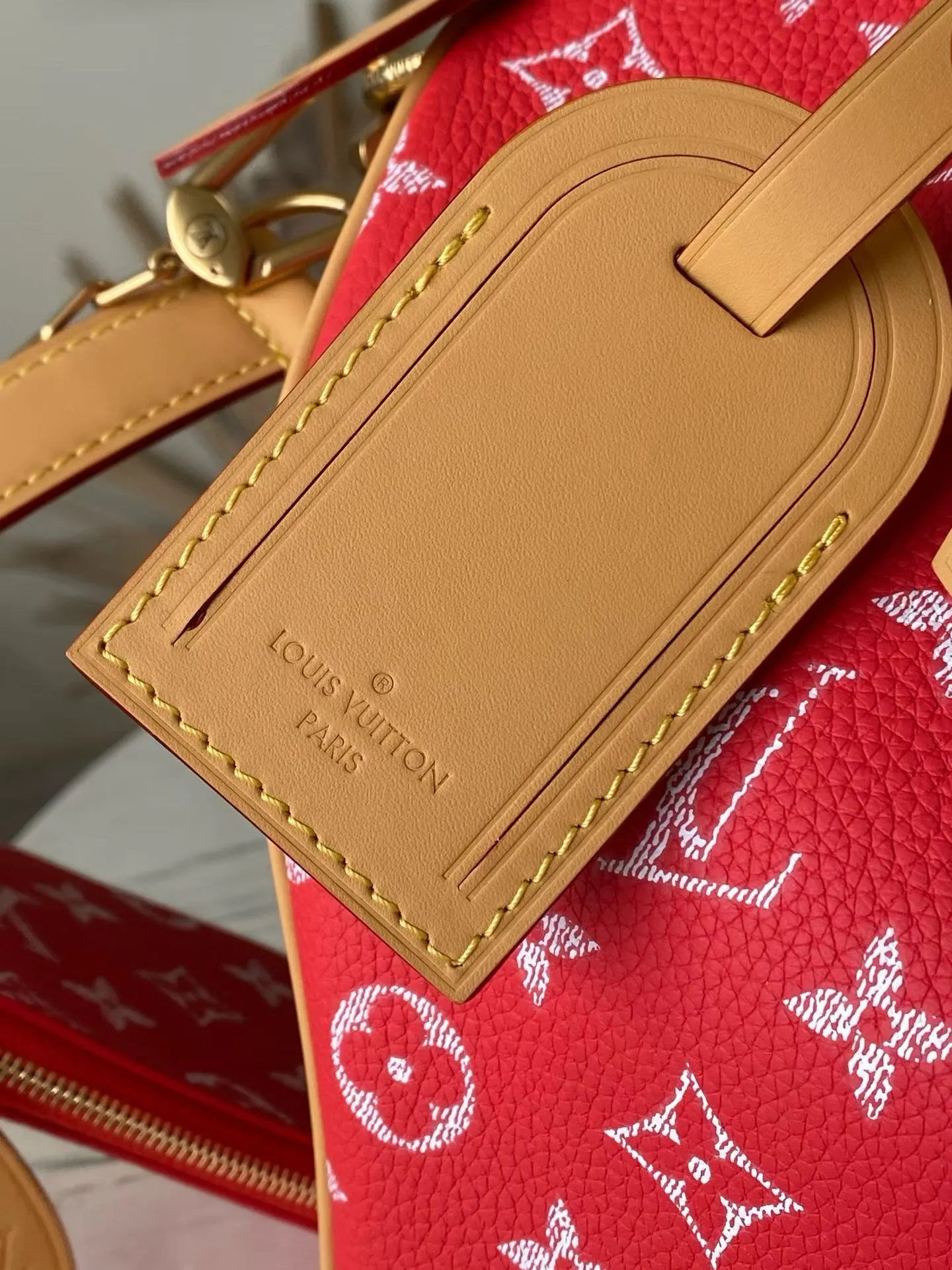 💰1700 Top Original Order M14067 Red Medium This Speedy P18 Bandouliere 30 handbag is made of soft cow leather with deep cow leather trim and a detachable and adjustable shoulder strap. Exquisite stitching, dyed edges and the iconic P18 nameplate create ingenious details. Dimensions: 30 × 22.5 × 18 cm