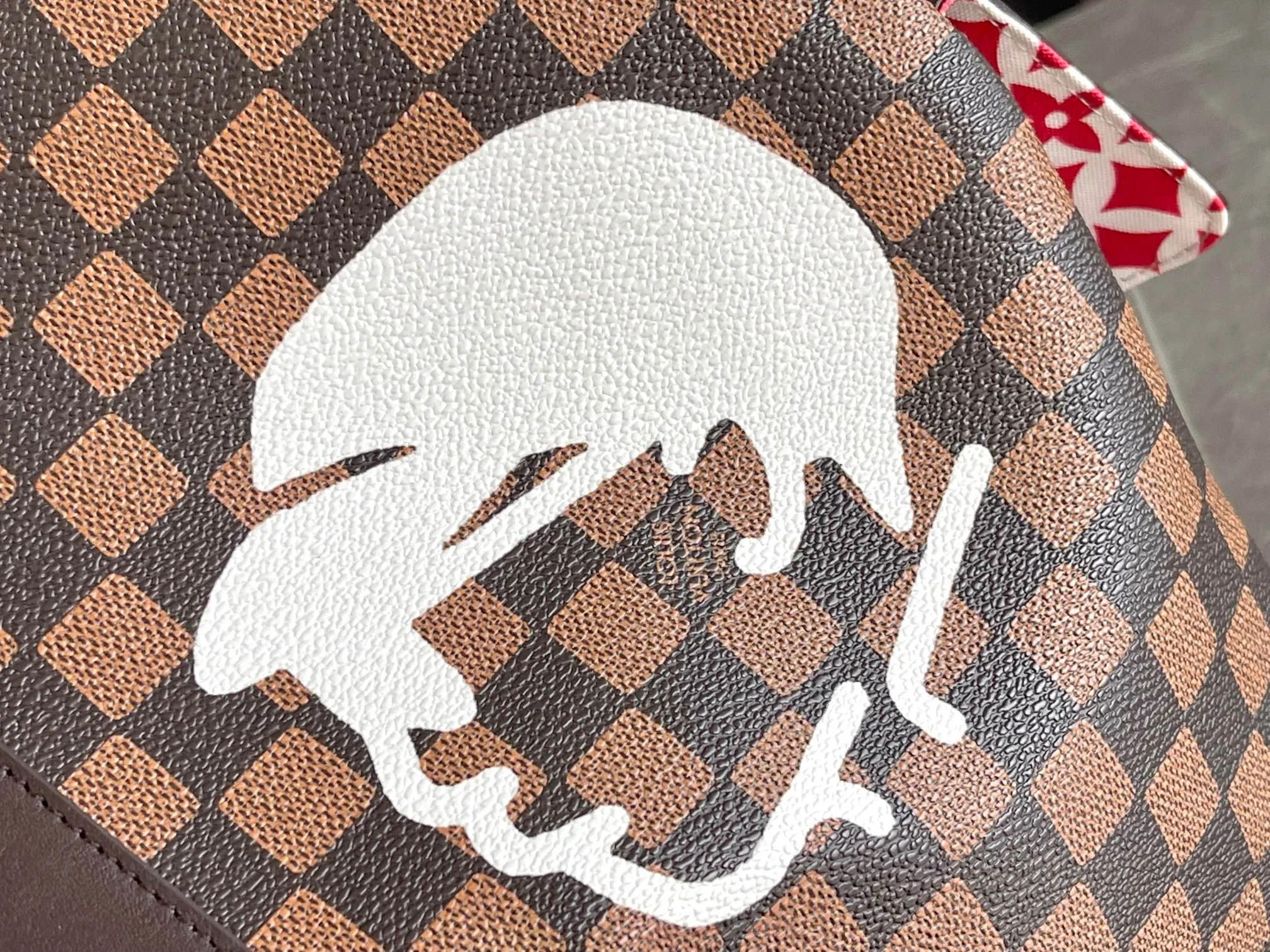 💰1420 Top original single m40799 men's bag pillow bag series KEEPALL 50 travel bag made of fine grain Taurillon Monogram leather, the color embellishment on the dark Monogram canvas injects vitality into the design. Blue flame rose silk screen printing, handbag details echo the original design, including leather top handles and side straps and other details, and has a detachable and adjustable length wide shoulder strap, which can be carried on the shoulder or crossbody. Dimensions: 50x29x22 cm