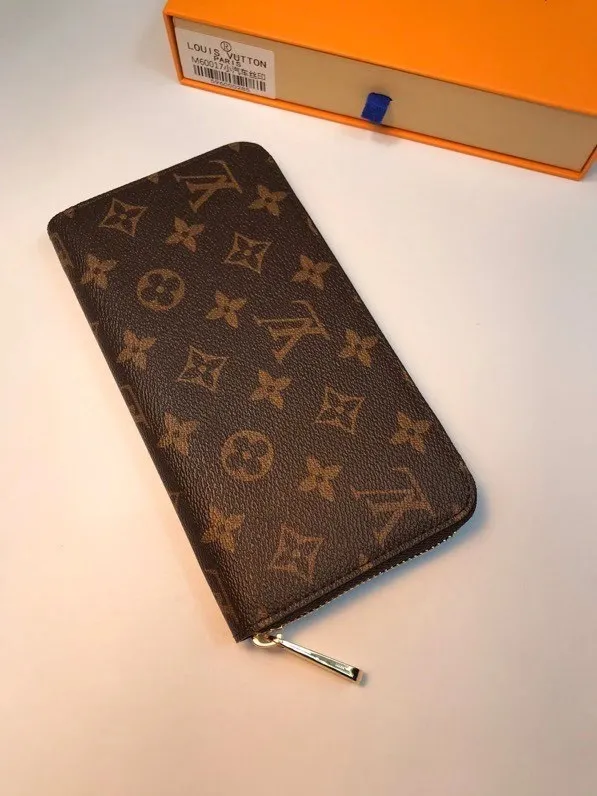 P150💰 M80857M60017 Japan limited wallet "Gibby Wallet", printed with Louis Vuitton's cute mascot "Vivian" illustration on single gram canvas. Brightly colored kites and cute mascots are combined, embellished with tiny single flowers. This is a collectible item that is perfect as a gift for those who love singles. Size: 19x 12.5x 3.0cm, 🎁🎁