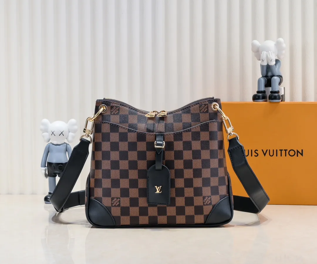 💰Large 300💰💰Small 280💰Upgraded from the original M45353 M45354 M45355 A new Odeon medium and small handbag is launched in the autumn and winter of 2020, using Monogram canvas and reinforced leather corners to convey a retro feel. The adjustable shoulder strap makes it easy to carry on the shoulder or across the body, and the zipper allows easy access to your belongings. Monogram coated canvas Semi-distressed vegetable tanned leather Natural cowhide and colorful cowhide trim Textile lining Metal hardware Leather corners Shoulder strap loops Double zip closure External patch pocket with magnetic closure
