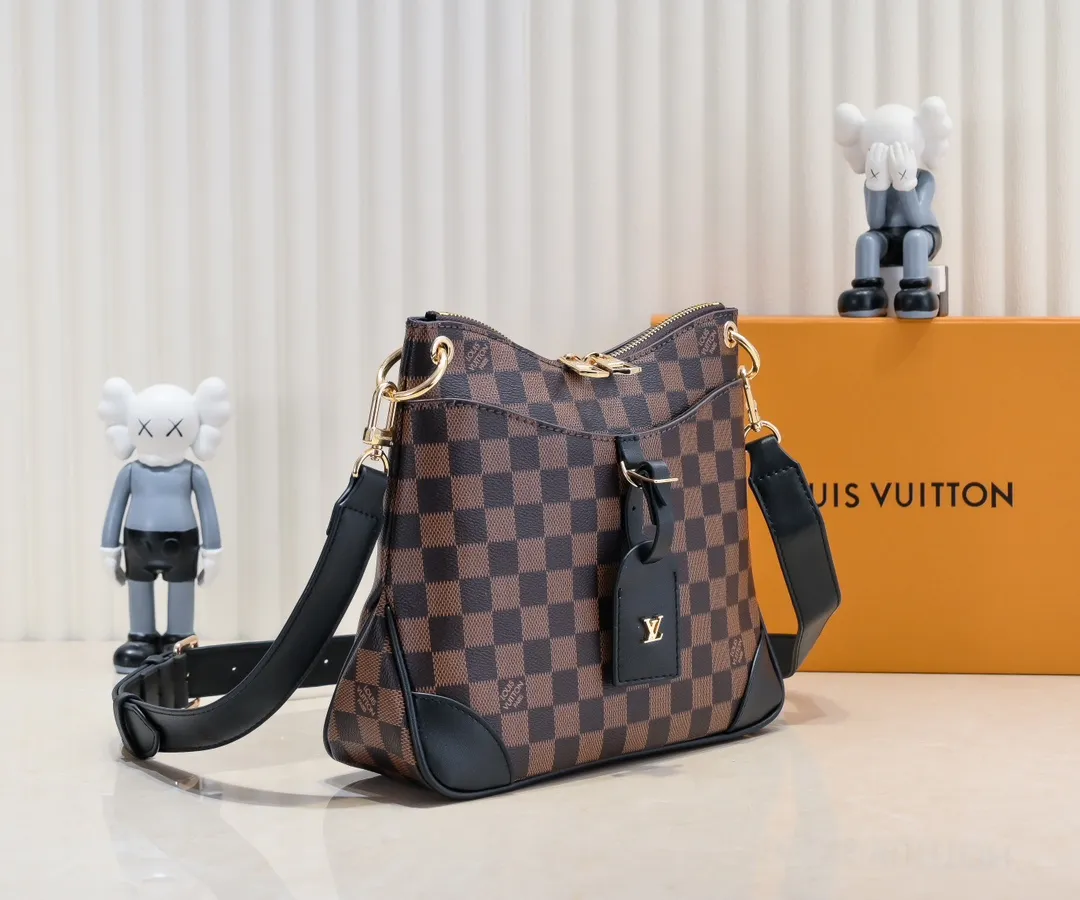 💰Large 300💰💰Small 280💰Upgraded from the original M45353 M45354 M45355 A new Odeon medium and small handbag is launched in the autumn and winter of 2020, using Monogram canvas and reinforced leather corners to convey a retro feel. The adjustable shoulder strap makes it easy to carry on the shoulder or across the body, and the zipper allows easy access to your belongings. Monogram coated canvas Semi-distressed vegetable tanned leather Natural cowhide and colorful cowhide trim Textile lining Metal hardware Leather corners Shoulder strap loops Double zip closure External patch pocket with magnetic closure