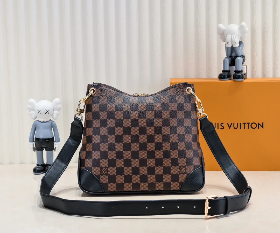 💰Large 300💰💰Small 280💰Upgraded from the original M45353 M45354 M45355 A new Odeon medium and small handbag is launched in the autumn and winter of 2020, using Monogram canvas and reinforced leather corners to convey a retro feel. The adjustable shoulder strap makes it easy to carry on the shoulder or across the body, and the zipper allows easy access to your belongings. Monogram coated canvas Semi-distressed vegetable tanned leather Natural cowhide and colorful cowhide trim Textile lining Metal hardware Leather corners Shoulder strap loops Double zip closure External patch pocket with magnetic closure