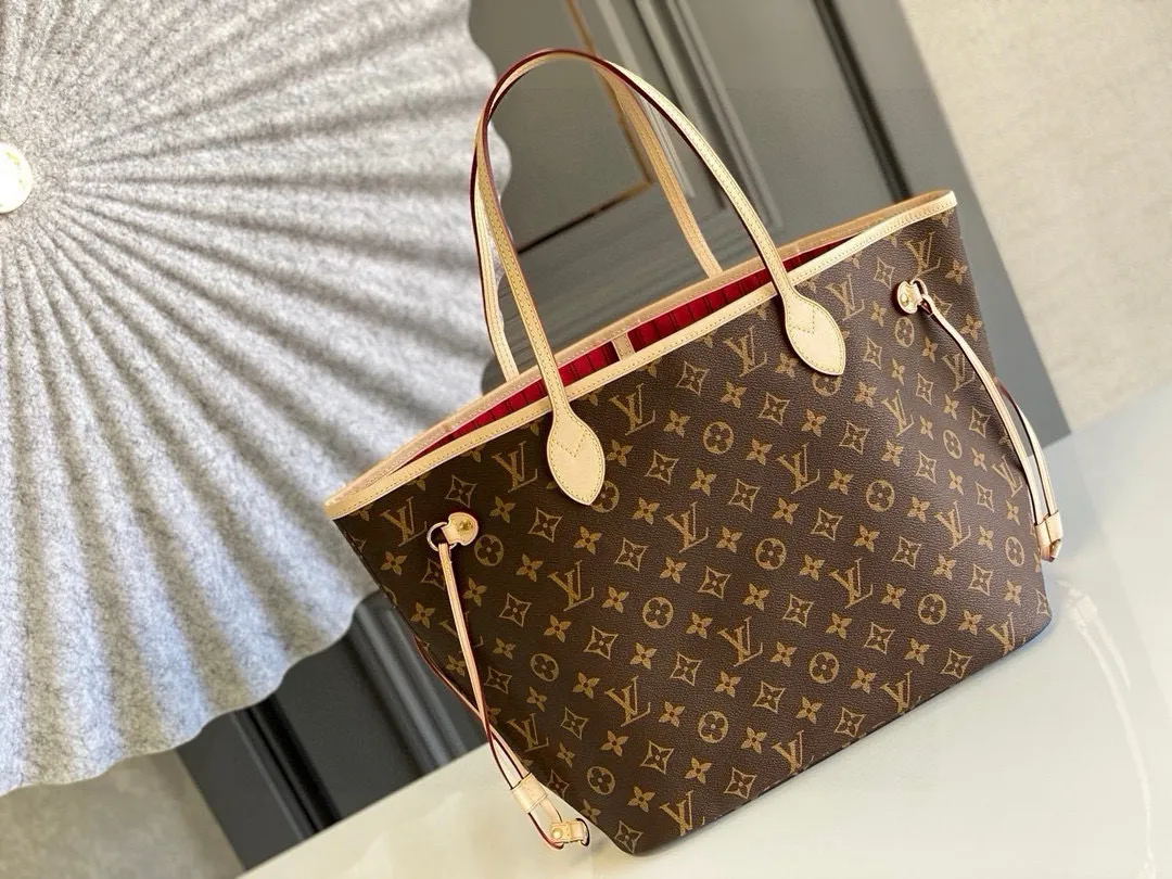 💰760 (medium steel nails) top original order M41177 NEVERFULL medium handbag Neverfull classic handbag, explore the exquisite details inside the bag. The redesigned interior pockets feature a fresh fabric lining, especially the detachable zippered clutch, which can be used alone as a sophisticated clutch or as an additional pocket. Bright lining tones add a more lively feel to Monogram's classic canvas. Detailed features 31 x 28 x 14 cm (Length x Height x Width) Redesigned interior pocket with details inspired by the Louis Vuitton archives Pocket lined with linen fabric Removable zipped clutch with tonal interior pocket Natural cowhide leather trim Shiny gold-tone hardware Handles: Double handle