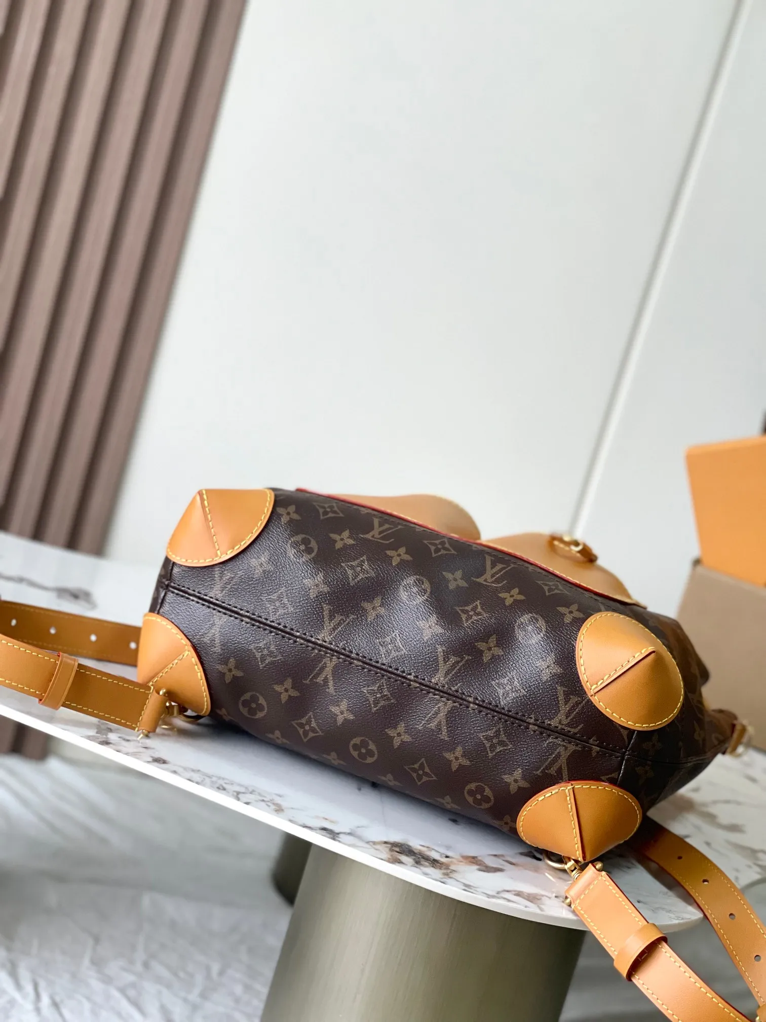 p2280 [Special grade MB163c chip version original leather] This STEAMER 30 handbag Model: M25989 Material: Grade A all-steel hardware, imported original fabric Packaging: Full set of original duty-free MB packaging Size: 33x32x14cm