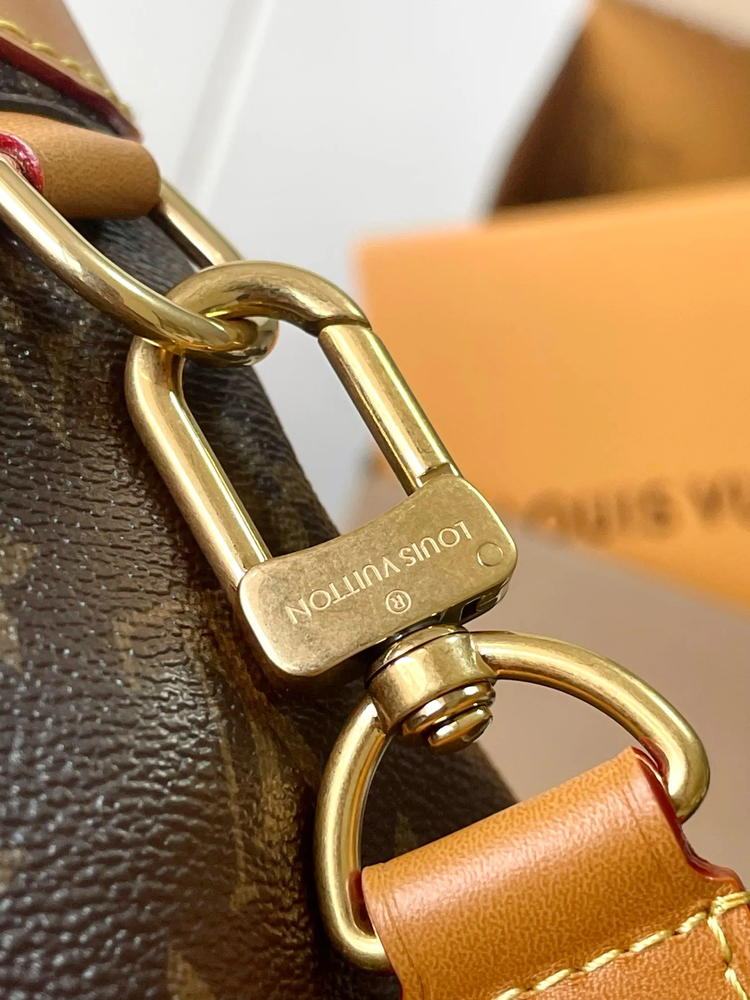 p2280 [Special grade MB163c chip version original leather] This STEAMER 30 handbag Model: M25989 Material: Grade A all-steel hardware, imported original fabric Packaging: Full set of original duty-free MB packaging Size: 33x32x14cm
