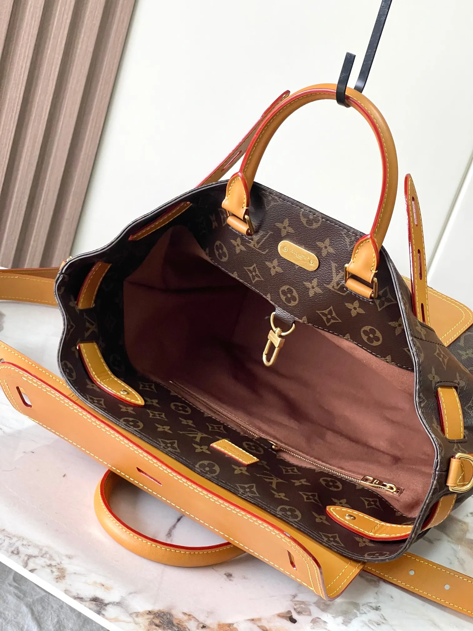 p2280 [Special grade MB163c chip version original leather] This STEAMER 30 handbag Model: M25989 Material: Grade A all-steel hardware, imported original fabric Packaging: Full set of original duty-free MB packaging Size: 33x32x14cm