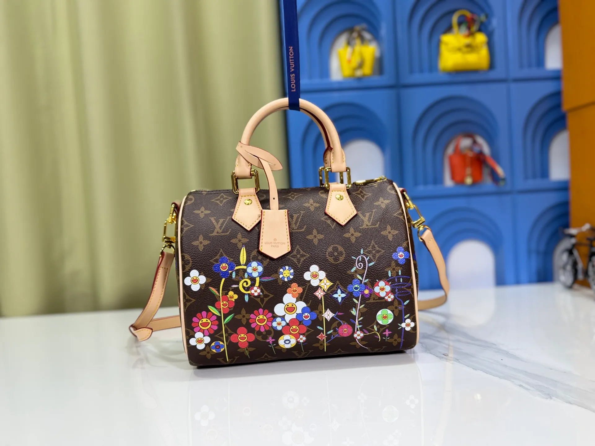 P280 Upgraded original M45957.M58953 M40391 This Speedy Bandoulière 30 handbag is made of Monogram canvas, cow leather trim and fabric lining. It continues the classic design of Louis Vuitton Speedy travel bag in a compact size. It is equipped with rolled leather handles and detachable and adjustable fabric shoulder straps embellished with brand logo texture. Detailed features Dimensions: 25X19X15cm (length x height x width)
