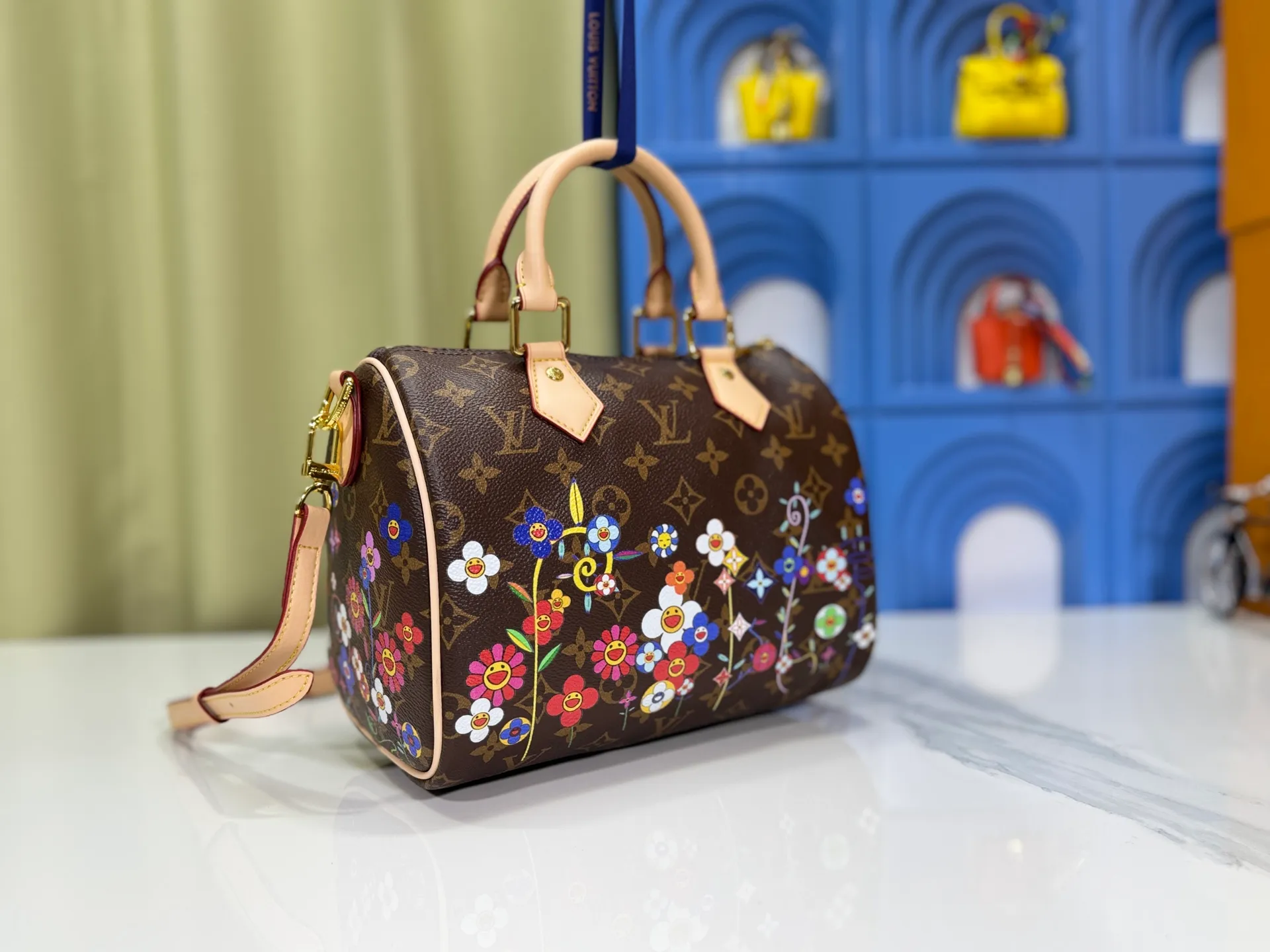 P280 Upgraded original M45957.M58953 M40391 This Speedy Bandoulière 30 handbag is made of Monogram canvas, cow leather trim and fabric lining. It continues the classic design of Louis Vuitton Speedy travel bag in a compact size. It is equipped with rolled leather handles and detachable and adjustable fabric shoulder straps embellished with brand logo texture. Detailed features Dimensions: 25X19X15cm (length x height x width)