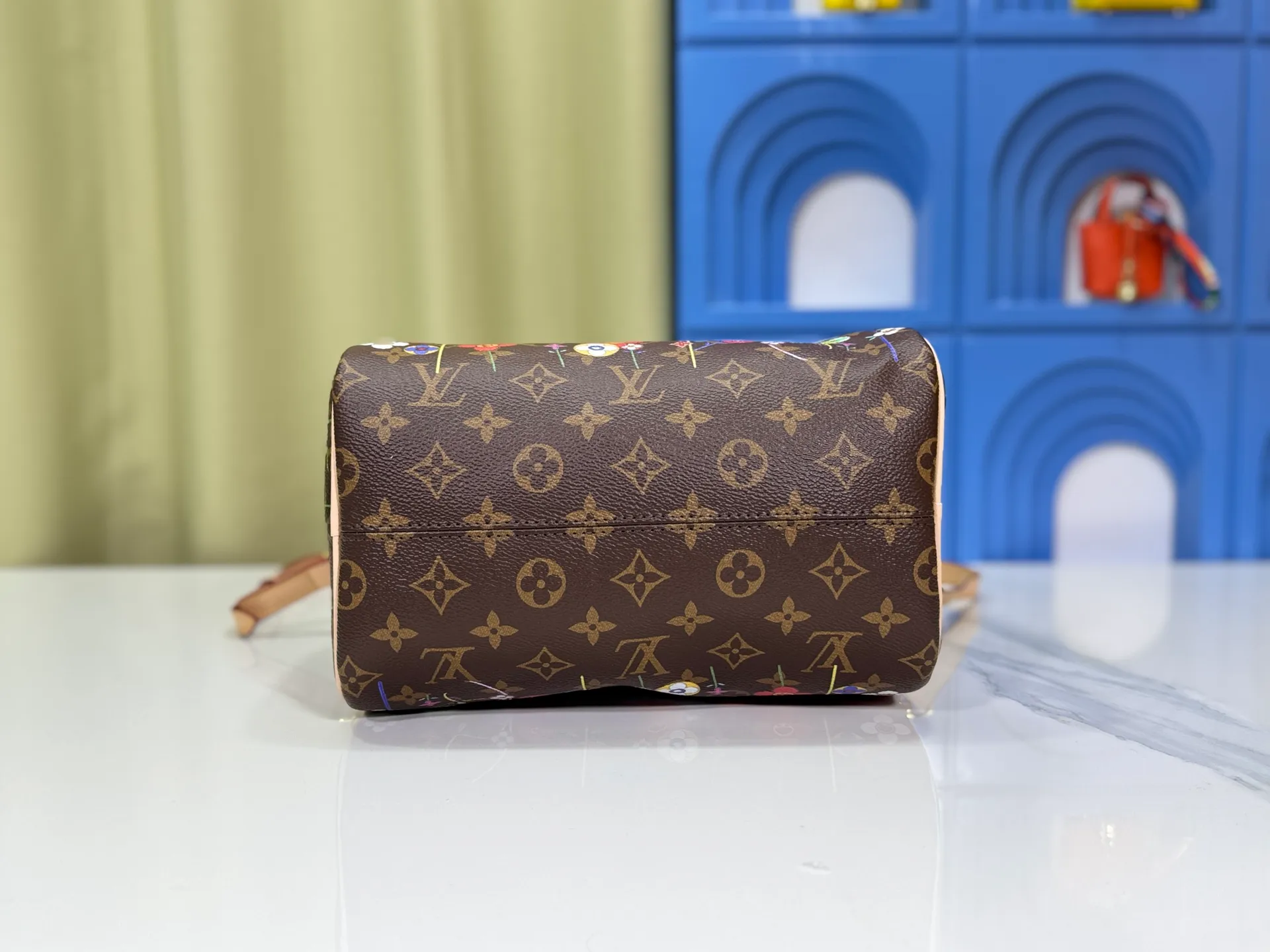 P280 Upgraded original M45957.M58953 M40391 This Speedy Bandoulière 30 handbag is made of Monogram canvas, cow leather trim and fabric lining. It continues the classic design of Louis Vuitton Speedy travel bag in a compact size. It is equipped with rolled leather handles and detachable and adjustable fabric shoulder straps embellished with brand logo texture. Detailed features Dimensions: 25X19X15cm (length x height x width)
