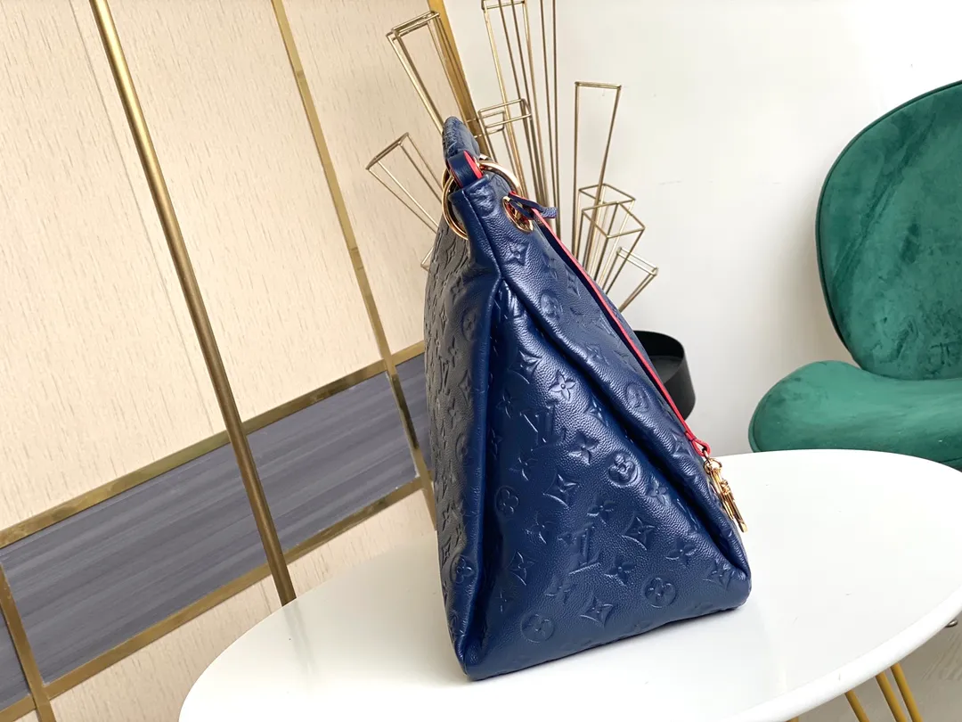 💰1140 (top-grain leather) top original order M43237 blue M41066 black medium-sized portable shopping bag Spacious, exquisite and fashionable, this medium-sized Artsy handbag is a classic. Made of luxurious Monogram Empreinte embossed leather, the beautiful handle and gorgeous golden brass hardware add to the high-end quality. Size: 42*18*30 cm