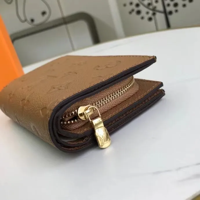 P150M80152 This Cléa wallet is made of Monogram Empreinte soft grained cowhide, embellished with Louis Vuitton's iconic Monogram embossed pattern. It has a stylish design, is exquisite and compact but has a spacious capacity. It is equipped with an external patch pocket, zipper coin pocket, banknote compartment and six credit card slots. Dimensions: 12 x 9 x 3.5 cm (length x height x width