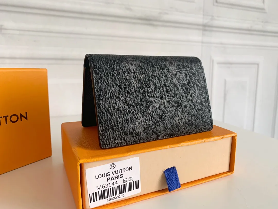 💰80 💎Small card holder Louis vuitton's pocket leather wallet has seven compartments, which can hold credit cards, bus cards, business cards, and even city maps. Damier canvas, leather-bound - two credit card compartments - four inner compartments - one outer compartment. ❤️ Model M63144 Size 7X11.