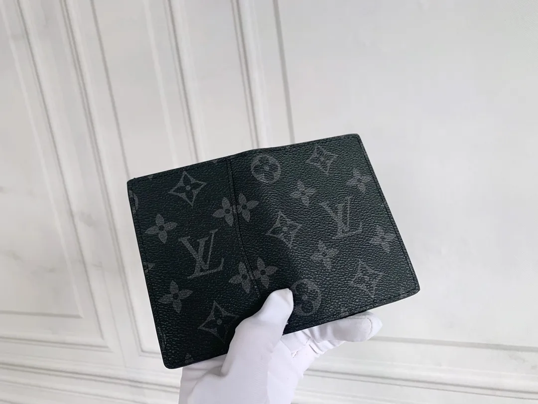 💰80 💎Small card holder Louis vuitton's pocket leather wallet has seven compartments, which can hold credit cards, bus cards, business cards, and even city maps. Damier canvas, leather-bound - two credit card compartments - four inner compartments - one outer compartment. ❤️ Model M63144 Size 7X11.