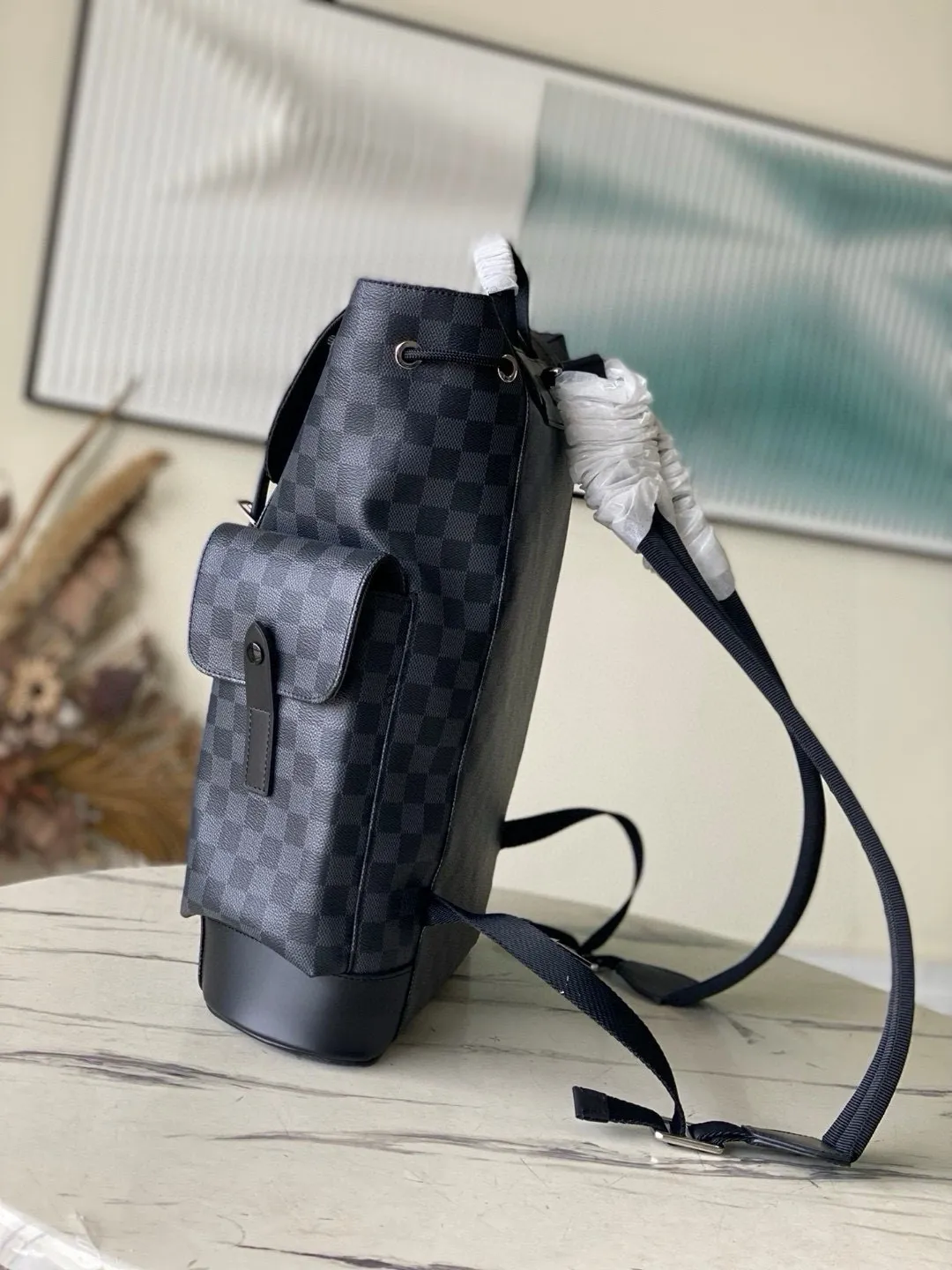 💰1000 Top Original N41379 Black Check Christopher backpack uses Monogram canvas to interpret the rugged and simple spirit of a hiking bag. Its unique style is suitable for both work and entertainment, highlighting a high-quality lifestyle. Dimensions: 41x 47x 13 cm