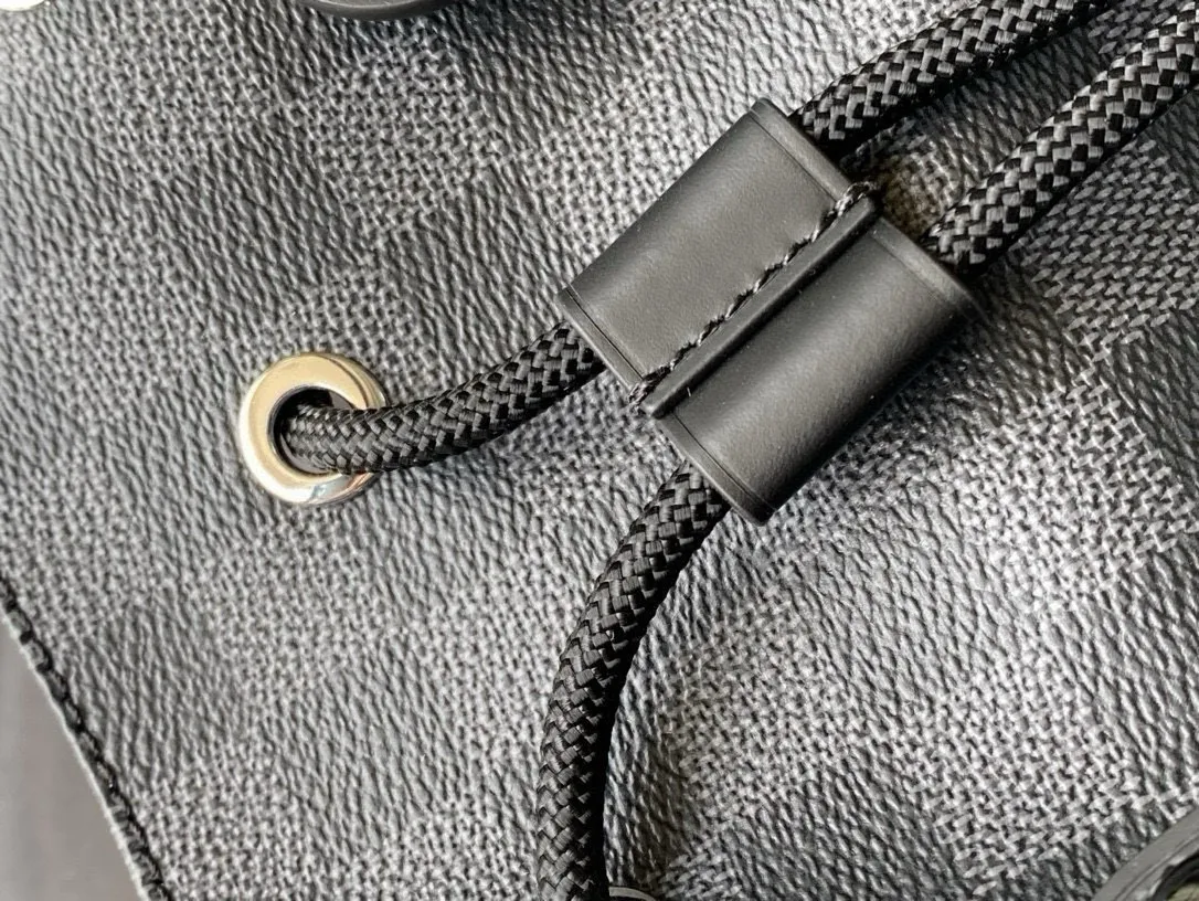 💰1000 Top Original N41379 Black Check Christopher backpack uses Monogram canvas to interpret the rugged and simple spirit of a hiking bag. Its unique style is suitable for both work and entertainment, highlighting a high-quality lifestyle. Dimensions: 41x 47x 13 cm