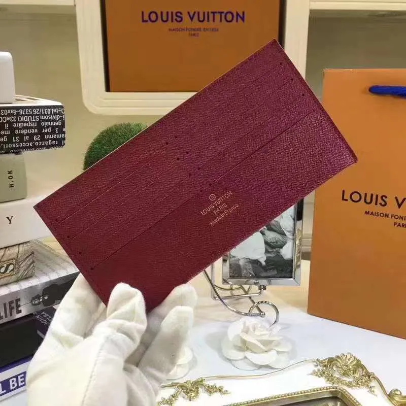 P140 Model: 61276 Size 21/11/2 Introduction: The Louis vuitton Felicie three-piece handbag is elegant and luxurious. It contains two detachable pockets and is a fashionable choice for carrying and organizing your daily necessities. It is more than just a wallet, after removing the gold chain, it can also be used as a charming clutch or small handbag ""