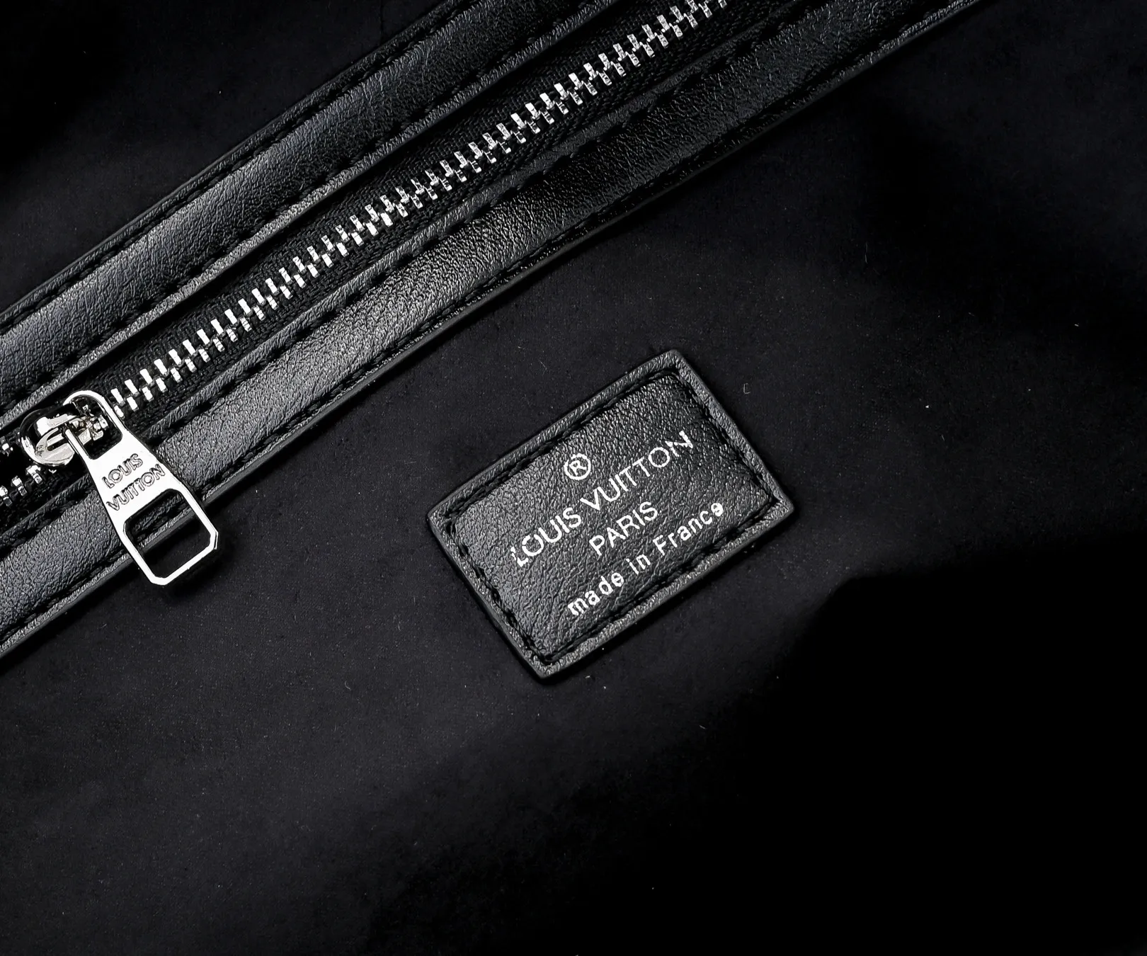Batch 320💰LV METIS handbag M14018 M13986 Smart, intelligent and meticulously crafted, Métis made of Monogram canvas fulfills its promise with its own attitude. With its emphasis on lines and silhouettes, the Métis handbag combines the versatility required of a modern handbag with the elegance and charm of Louis Vuitton's heritage. Two detachable shoulder straps, can be used to carry, carry or carry on the shoulder. Size 48x36x12cm,