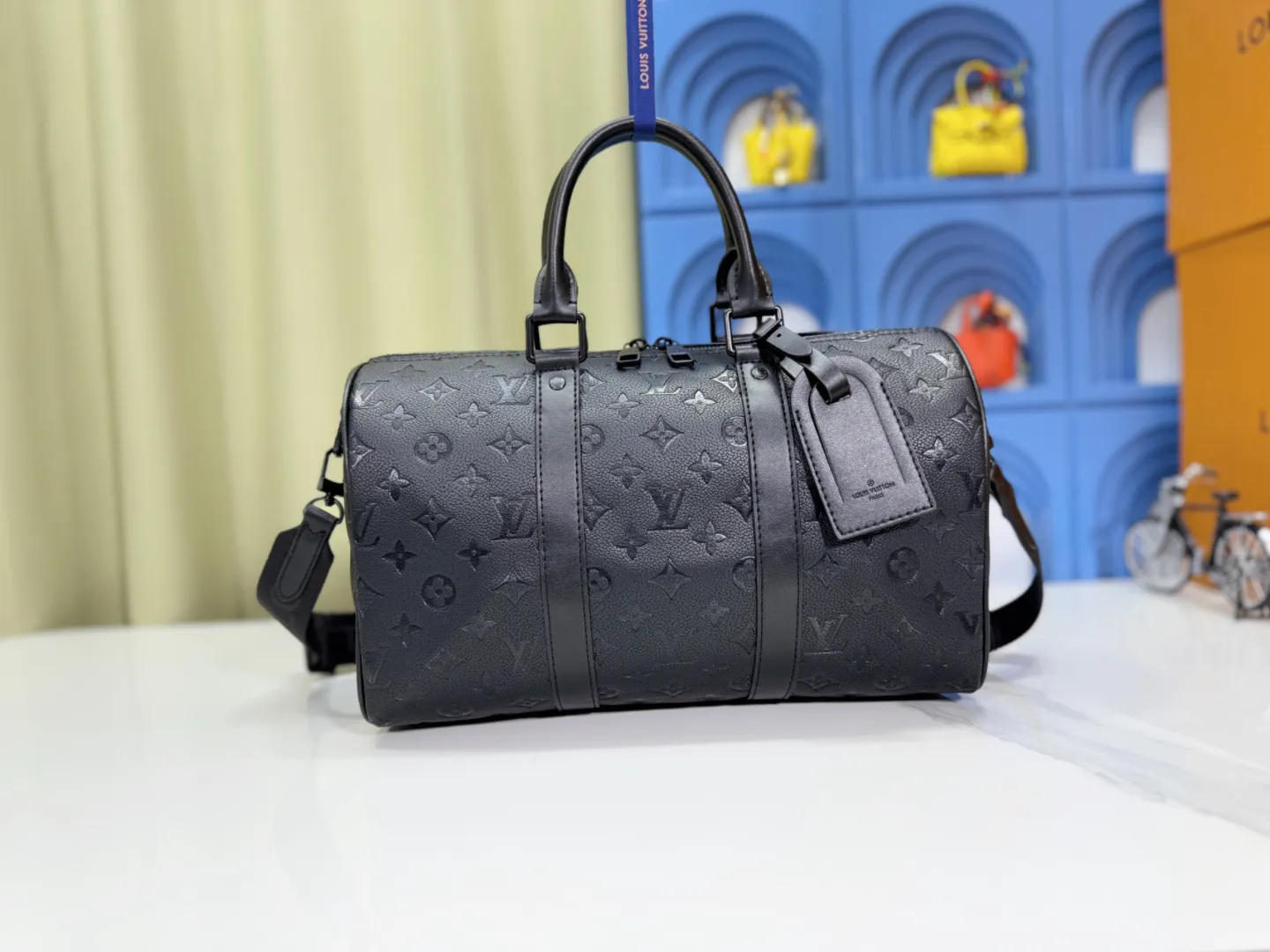 P260 upgraded original m22765 full leather m46655g flower This keepall 35 travel bag is made of monogram shadow leather with full monogram embossing and matte metal parts to achieve a simple design. The cabin luggage size is suitable for short trips. The keepall soft travel bag series was born in the 1930s and is as classic and elegant as ever. Dimensions: 35x21x16 (cm)