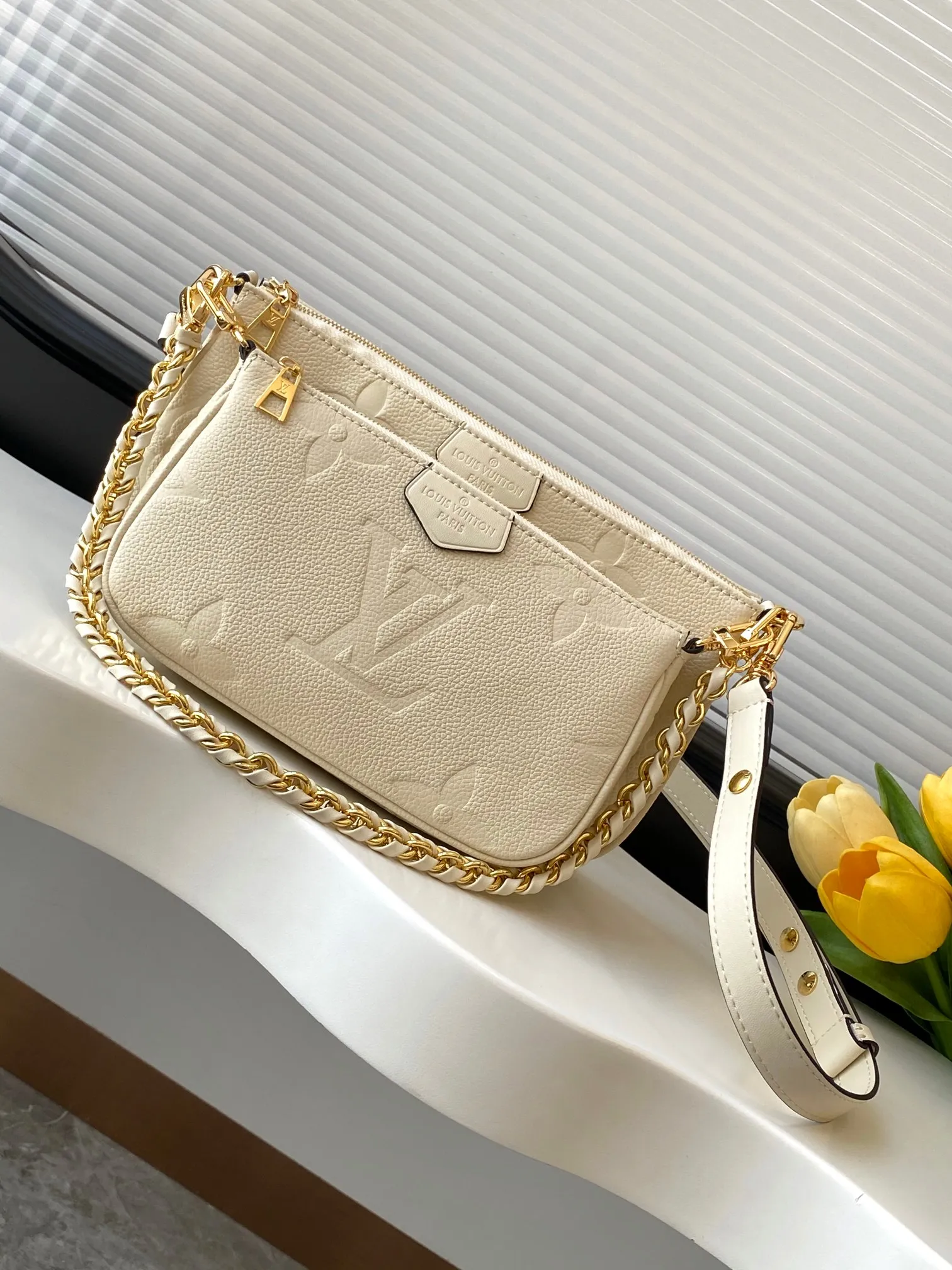 💰940 (top layer leather) top original single dynamic transcoding chip [three-piece mahjong bag] New full leather printing Highly practical in stock M22670 green M45777 black silk screen M80399 black embossed M80447 white embossed M45777 black silk screen M80447 white silk screen M45777 apricot embossed M45777 apricot silk screen M46093 color pink M46180 color blue [three-piece mahjong bag] New full leather printing Highly practical in stock M46569 off-white new version M45777 black silk screen M80399 black embossed M80447 white embossed M45777 black silk screen M80447 white silk screen M45777 apricot embossed M45777 apricot silk screen M46093 color pink. It is a must-have for celebrities and fashionable people. It has a very high appearance rate. It is not restricted by seasons. It is very suitable for matching clothes no matter what season. Carrying a three-piece mahjong bag will instantly transform you from an amateur to a fashion "blogger" who knows how to dress. Large: 23.5×13×4.5cm. Small: 18.5×11×4.5cm. 80%. A must-have for celebrities and fashionable people. It has a very high appearance rate. Not restricted by the season, it is very suitable for matching clothes no matter what season. Carrying a three-piece mahjong bag will instantly transform you from an amateur to a fashion "blogger" who knows how to dress 😎 Large: 23.5×13×4.5cm Small: 18.5×11×4.5cm 80%M It is a must-have for celebrities and fashionable people and has a very high appearance rate. Not restricted by the season, it is very suitable for matching clothes no matter what season. Carrying a three-piece mahjong bag on your back will instantly transform you from an amateur to a fashionable "blogger" who knows how to dress well 😎 Large: 23.5×13×4.5cm Small: 18.5×11×4.5cm 80%
