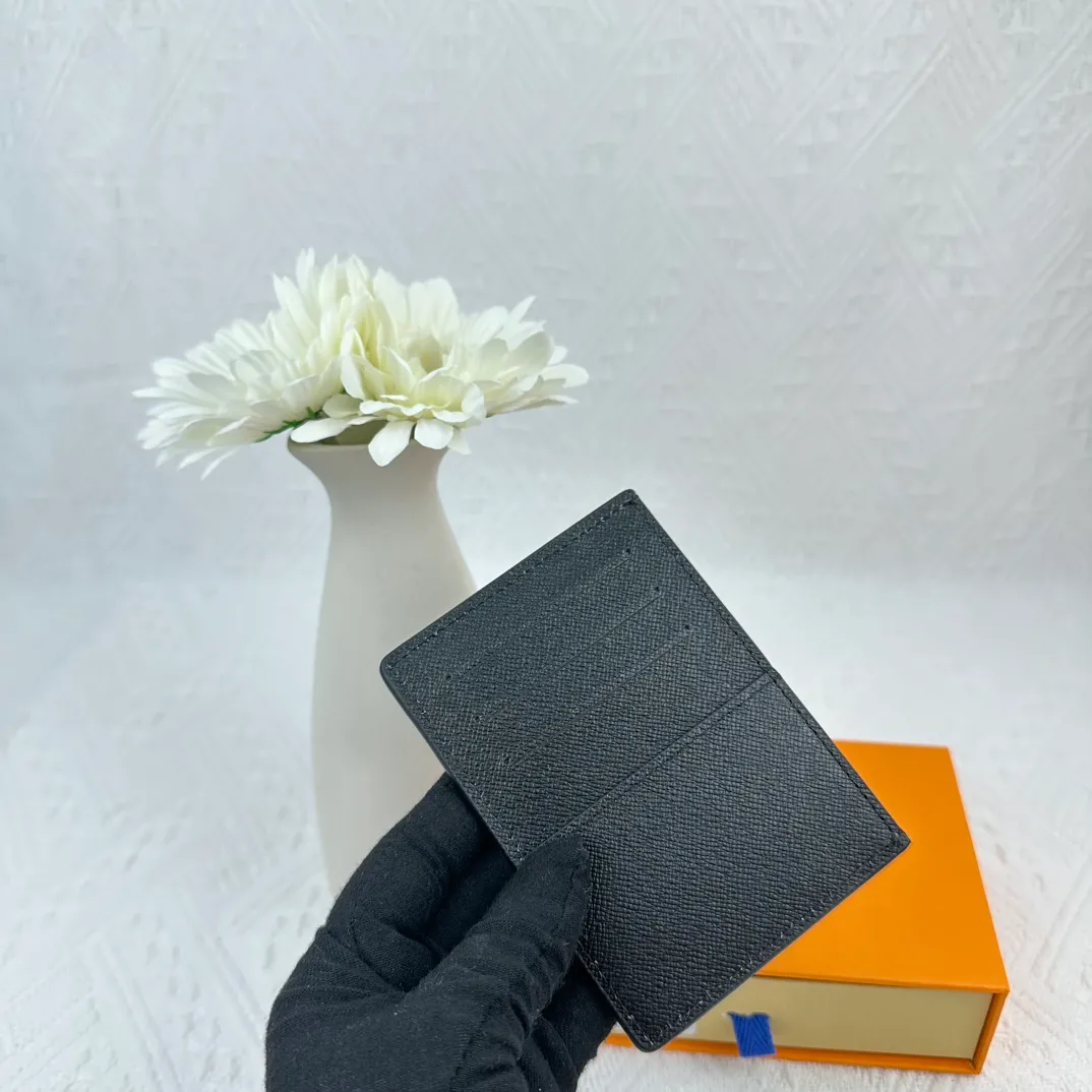P66 M60166 Card Holder Neo card holder made of Monogram Macassar canvas is the first choice for carrying important cards. Black leather trim makes the classic Louis Vuitton pattern even more eye-catching. Size: 7.5*12