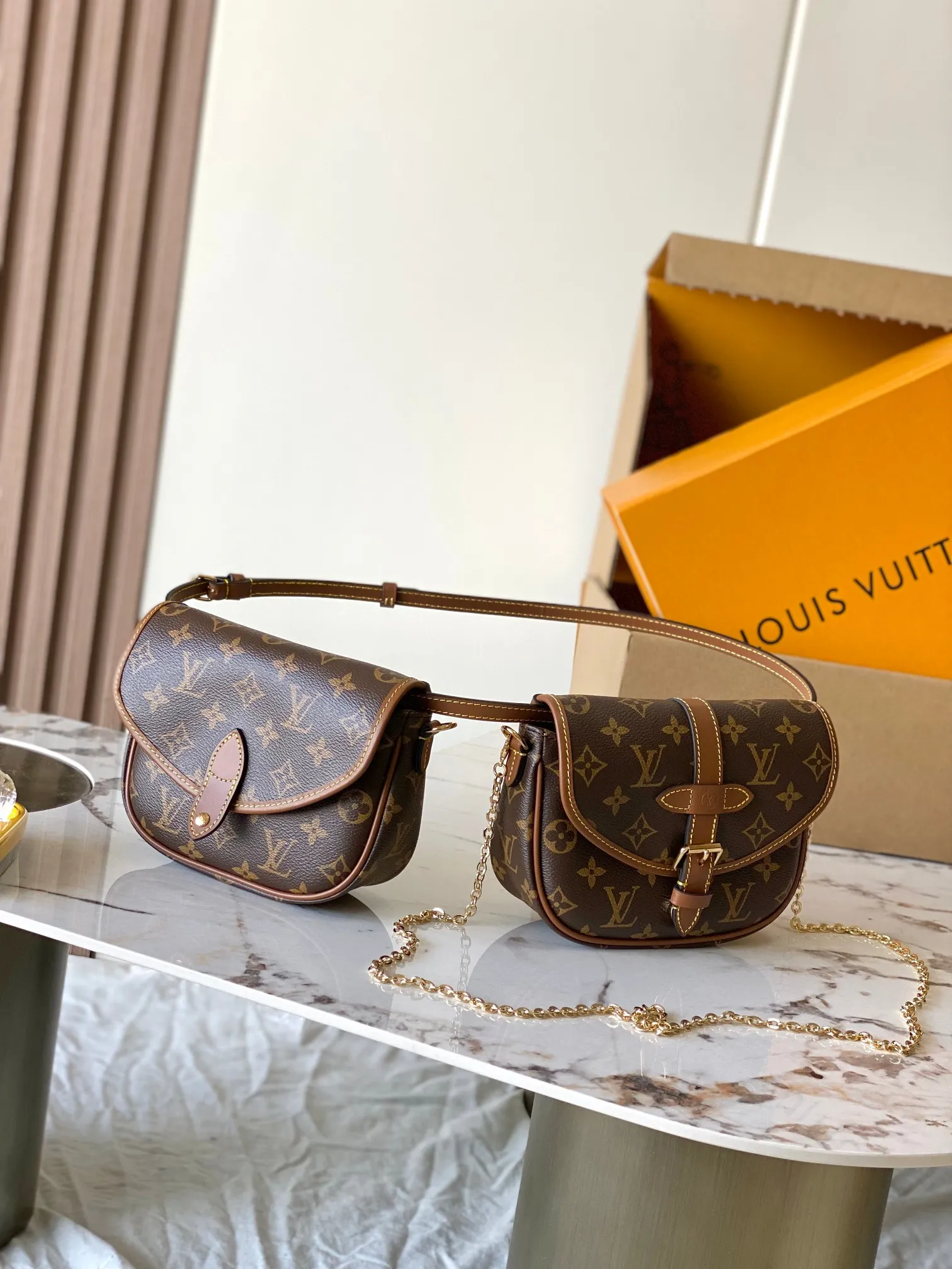 p1640 [Special grade MB163c chip version original leather] This Duo BB handbag Model: M26592 Material: Grade A all-steel hardware, imported original fabric Packaging: Full set of original duty-free MB packaging Size: 19x14x6 cm
