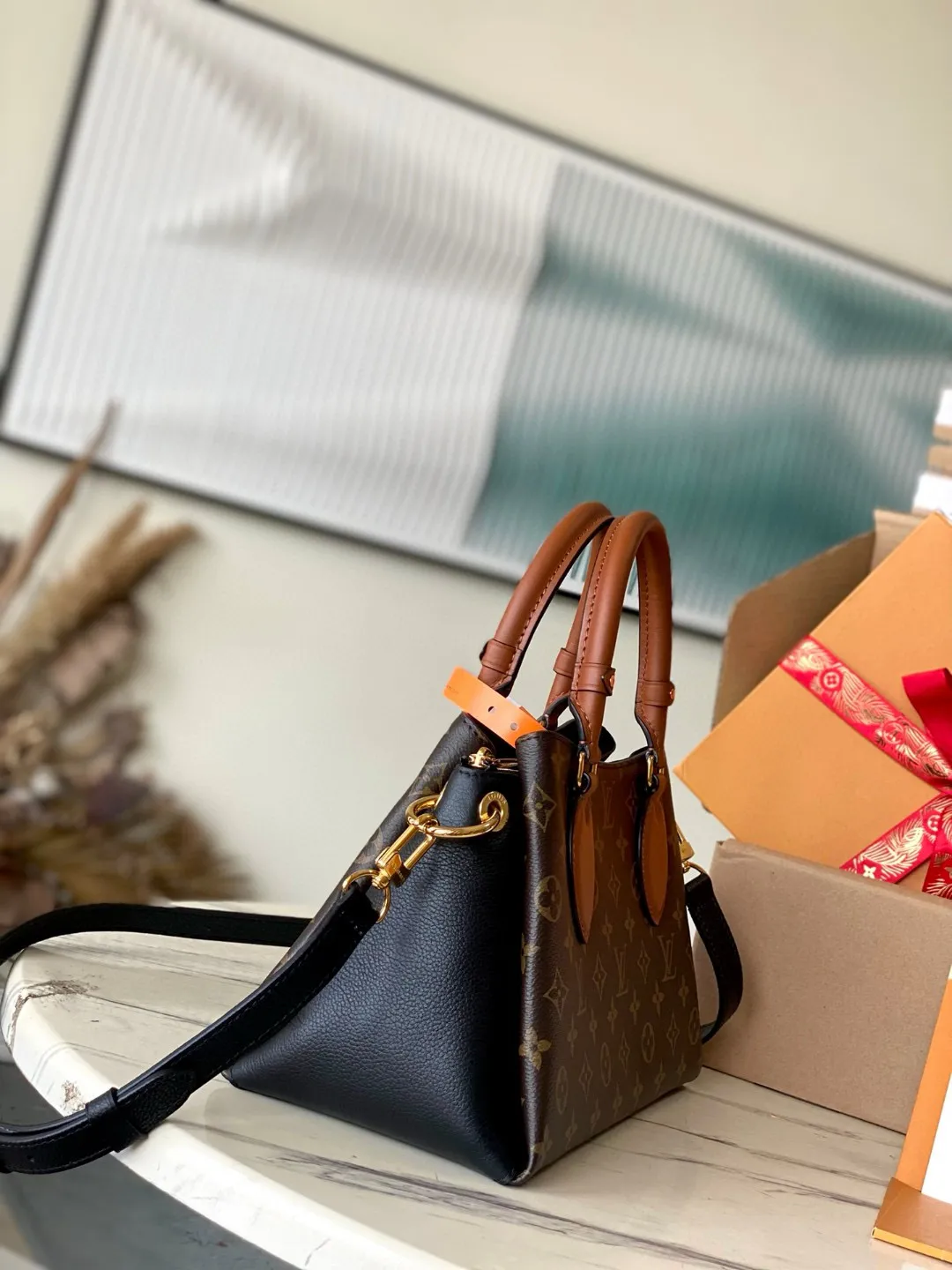 💰1140 (top-grain leather) top-quality original M46508 presbyopia🐎🐎Opéra BB handbag is stitched with Monogram canvas, grained leather and smooth leather, fully displaying Louis Vuitton's iconic style. The rolled leather handle is embellished with exquisite rivets, and the leather handle loop references the brand's heritage. There is ample space to accommodate daily necessary details such as a tablet computer. 26 x 18 x 15 cm (length x height x width)