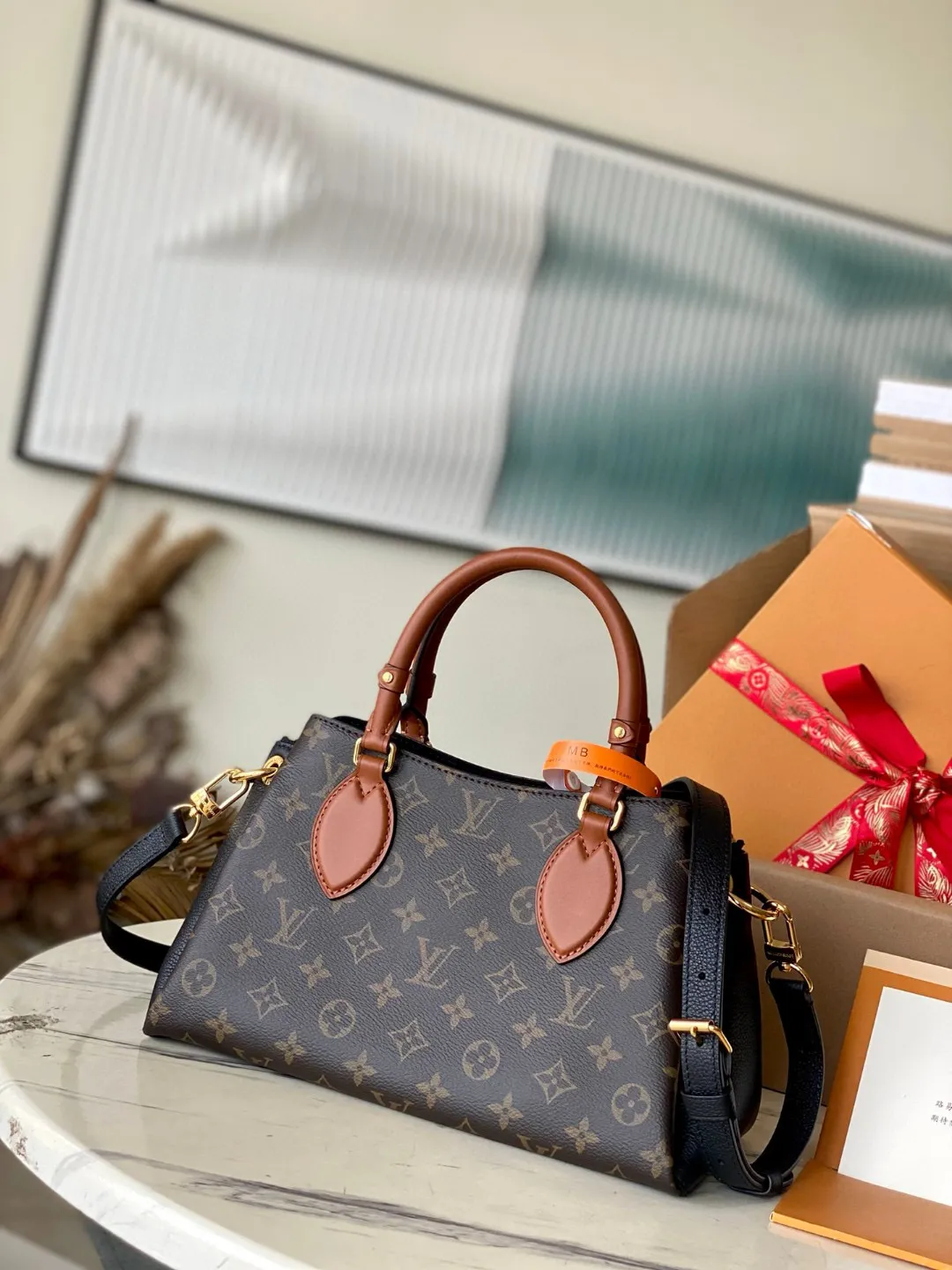 💰1140 (top-grain leather) top-quality original M46508 presbyopia🐎🐎Opéra BB handbag is stitched with Monogram canvas, grained leather and smooth leather, fully displaying Louis Vuitton's iconic style. The rolled leather handle is embellished with exquisite rivets, and the leather handle loop references the brand's heritage. There is ample space to accommodate daily necessary details such as a tablet computer. 26 x 18 x 15 cm (length x height x width)