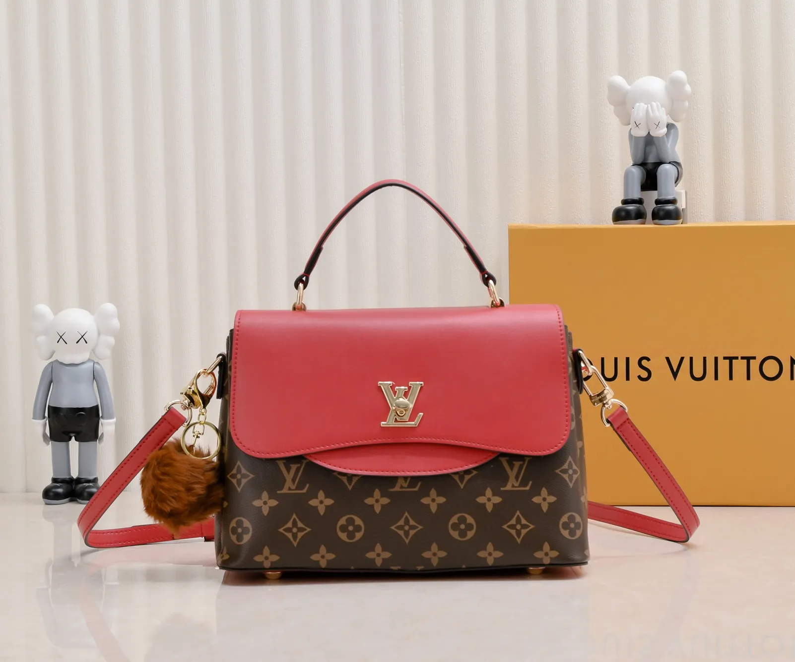 ¥500💰 Exclusive real shot-upgraded version ‼ ️New spring and summer products☀️ 💥Louis Vuitton 2023 popular practical and fashionable handheld crossbody model💪 Model: 56122🎉Color matching latest style Métis The unique shape exudes elegance. Presbyopic/yellow/original cowhide with original buckle hardware, made of soft Monogram canvas, has multiple practical pockets and three compartments. Size: length 27x height 18x ​​width 12cm