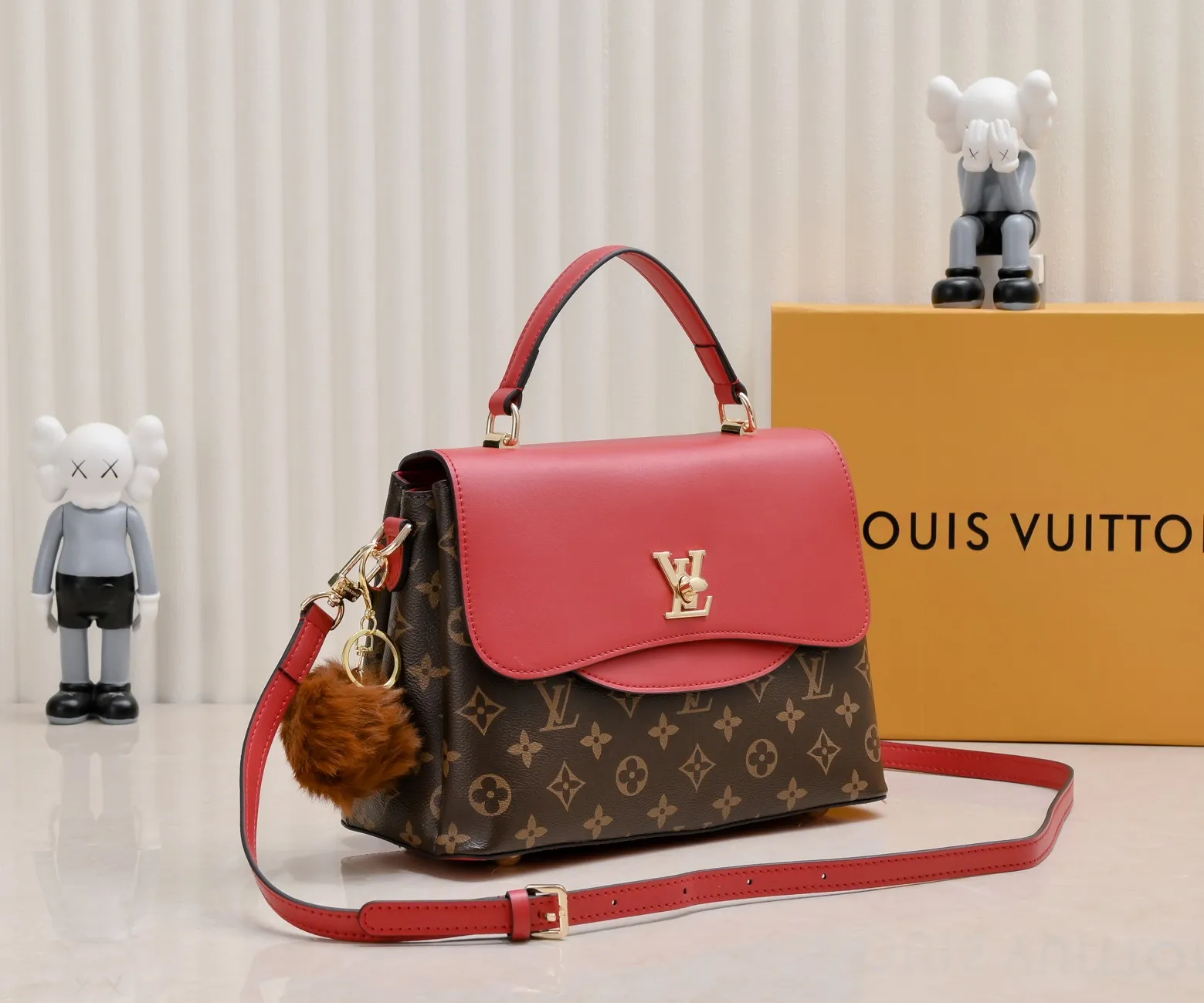 ¥500💰 Exclusive real shot-upgraded version ‼ ️New spring and summer products☀️ 💥Louis Vuitton 2023 popular practical and fashionable handheld crossbody model💪 Model: 56122🎉Color matching latest style Métis The unique shape exudes elegance. Presbyopic/yellow/original cowhide with original buckle hardware, made of soft Monogram canvas, has multiple practical pockets and three compartments. Size: length 27x height 18x ​​width 12cm