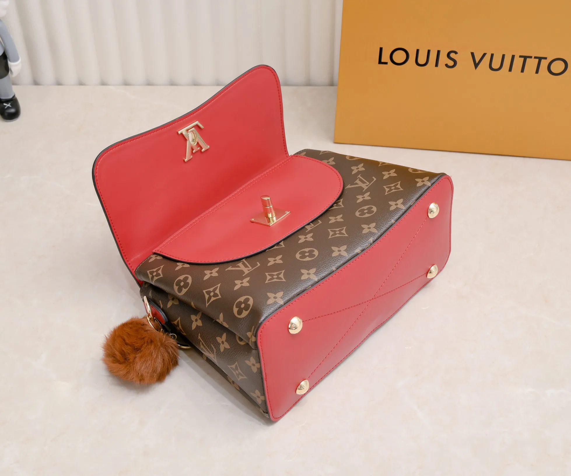¥500💰 Exclusive real shot-upgraded version ‼ ️New spring and summer products☀️ 💥Louis Vuitton 2023 popular practical and fashionable handheld crossbody model💪 Model: 56122🎉Color matching latest style Métis The unique shape exudes elegance. Presbyopic/yellow/original cowhide with original buckle hardware, made of soft Monogram canvas, has multiple practical pockets and three compartments. Size: length 27x height 18x ​​width 12cm