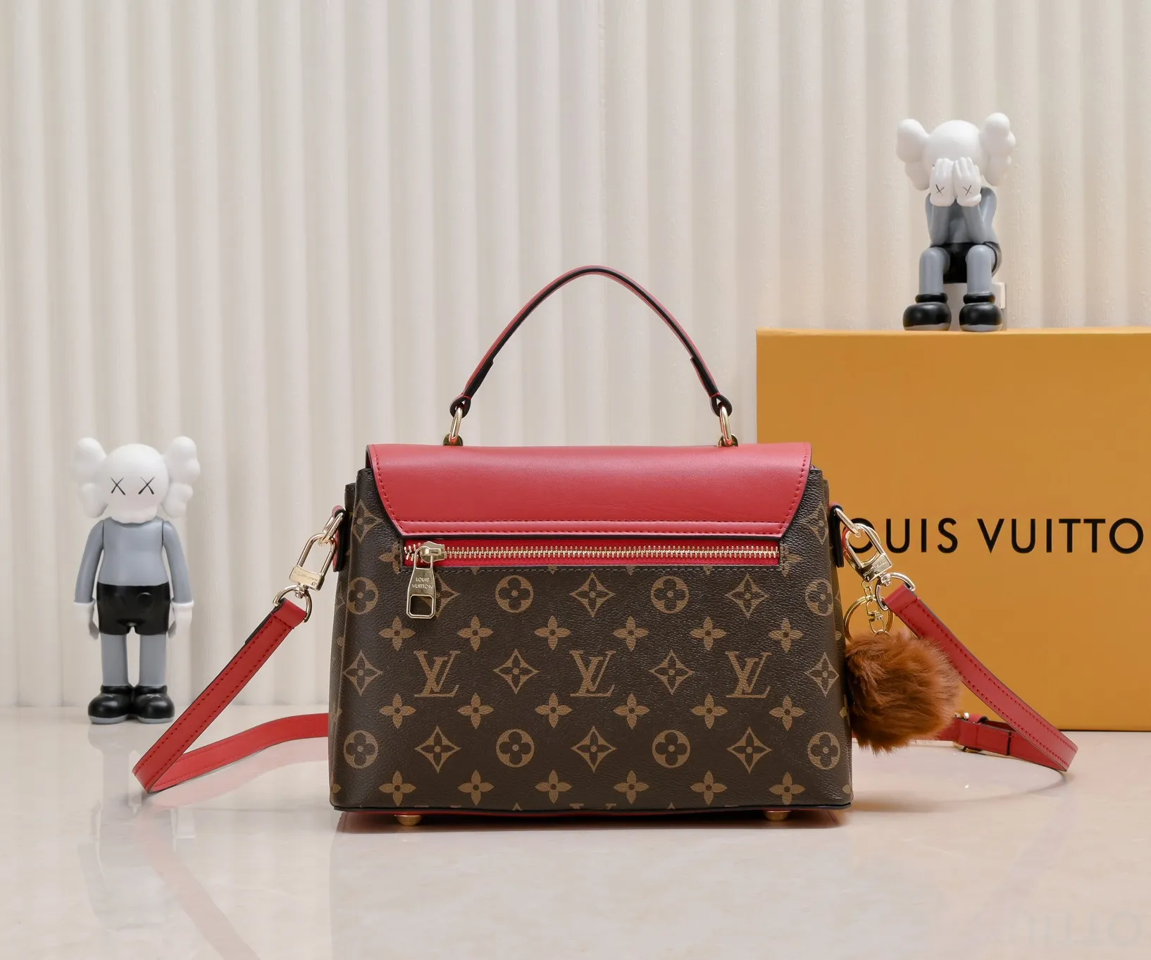 ¥500💰 Exclusive real shot-upgraded version ‼ ️New spring and summer products☀️ 💥Louis Vuitton 2023 popular practical and fashionable handheld crossbody model💪 Model: 56122🎉Color matching latest style Métis The unique shape exudes elegance. Presbyopic/yellow/original cowhide with original buckle hardware, made of soft Monogram canvas, has multiple practical pockets and three compartments. Size: length 27x height 18x ​​width 12cm