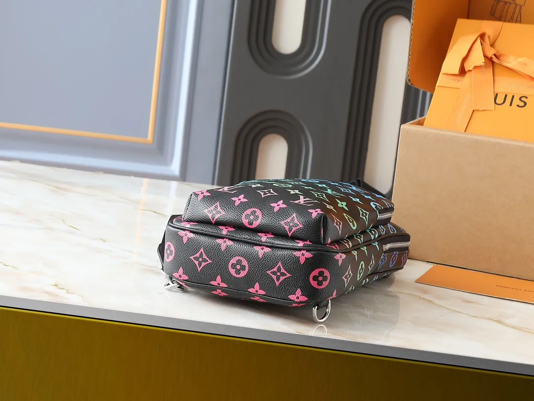💰240💰Upgraded from the original M13963 M47137 M11703 This Avenue small shoulder bag is made of Monogram Eclipse coated canvas, with a sophisticated structure to explore the trendy charm of traveling cross-body. An interior pocket in the main compartment ensures secure storage, while an exterior zippered pocket provides easy access to frequently used items. There is a triangular zipper pocket where the shoulder strap connects to the handbag. 16 x 33 x 5.7 cm (length x height x width)