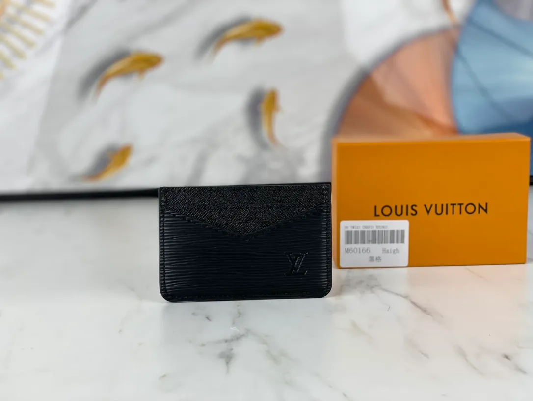 💰90💰M60166👏👏The Neo card holder made of Monogram Macassar canvas is the first choice for carrying important cards. Cowhide leather trim makes the classic Louis Vuitton pattern even more eye-catching. Dimensions: 11.0 x 7.0 x 0.6 cm,