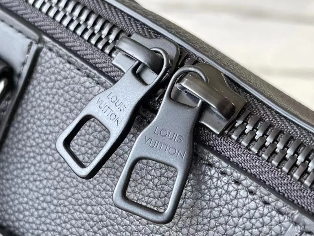 💰1100 (top layer leather) top original order M59255 This City Keepall handbag blooms in the neoclassical style in the autumn of 2021. Aerogram fine-grained calf leather is as soft as traditional aviation letterhead. Metal letters subtly express the brand's logo. A detachable shoulder strap makes it easy to carry. It combines practical functionality with contemporary elegance. Dimensions: 27 x 17 x 13 cm