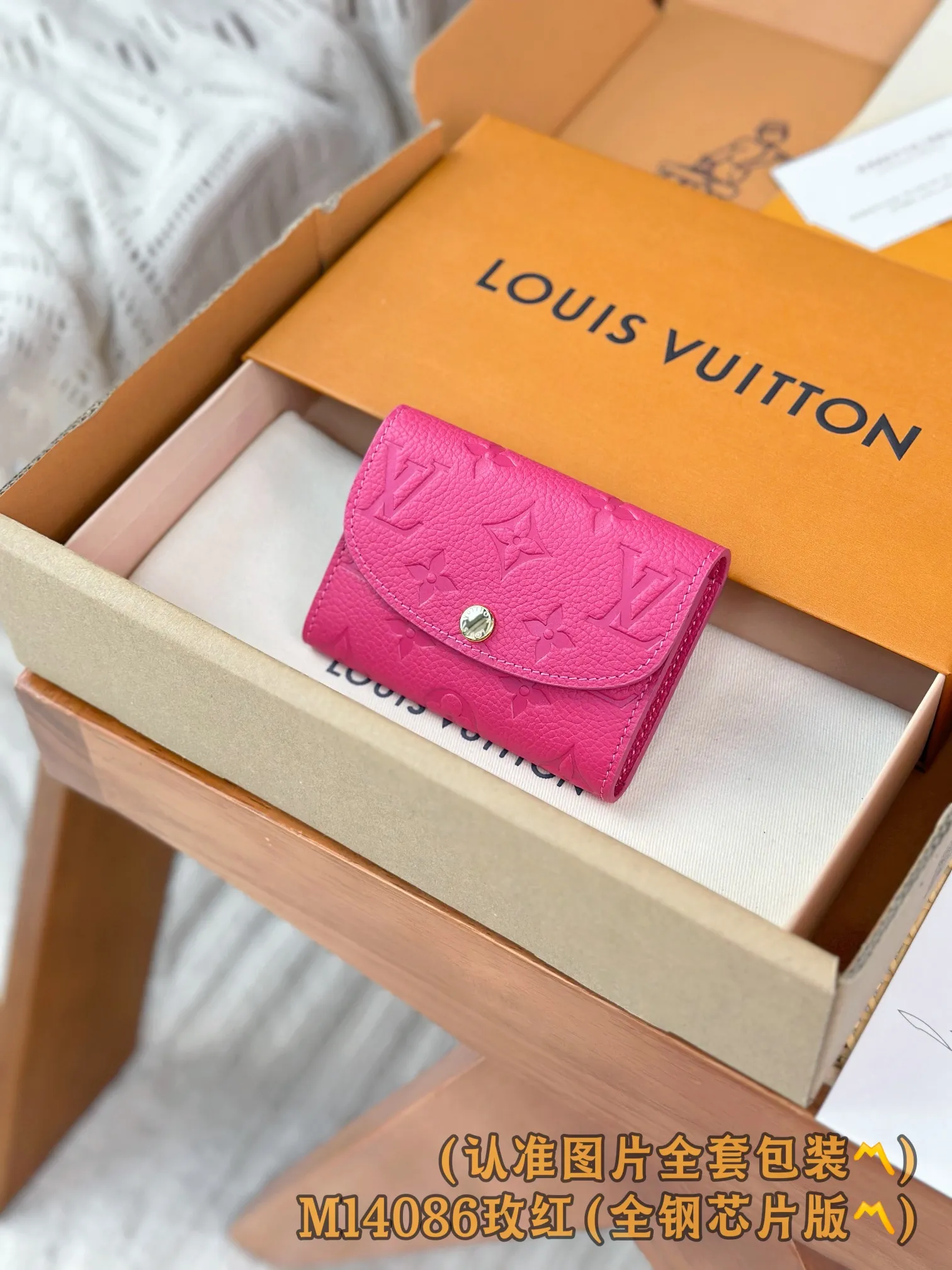 💰640 [Authentic grade] [Special grade MB high elastic fabric] M14086 rose red (〽️A grade all steel〽️) personalized customized version! Transcoding chip, ROSALIE coin purse This Rosalie coin purse is made of Monogram Empreinte embossed soft-grained cowhide. It opens with a rounded flap and has a compact shape. It has a zippered coin pocket, a patch pocket and a card compartment. Louis Vuitton logo-engraved snaps secure the closure. 11 x 8 x 2.5 cm (length x height x width).