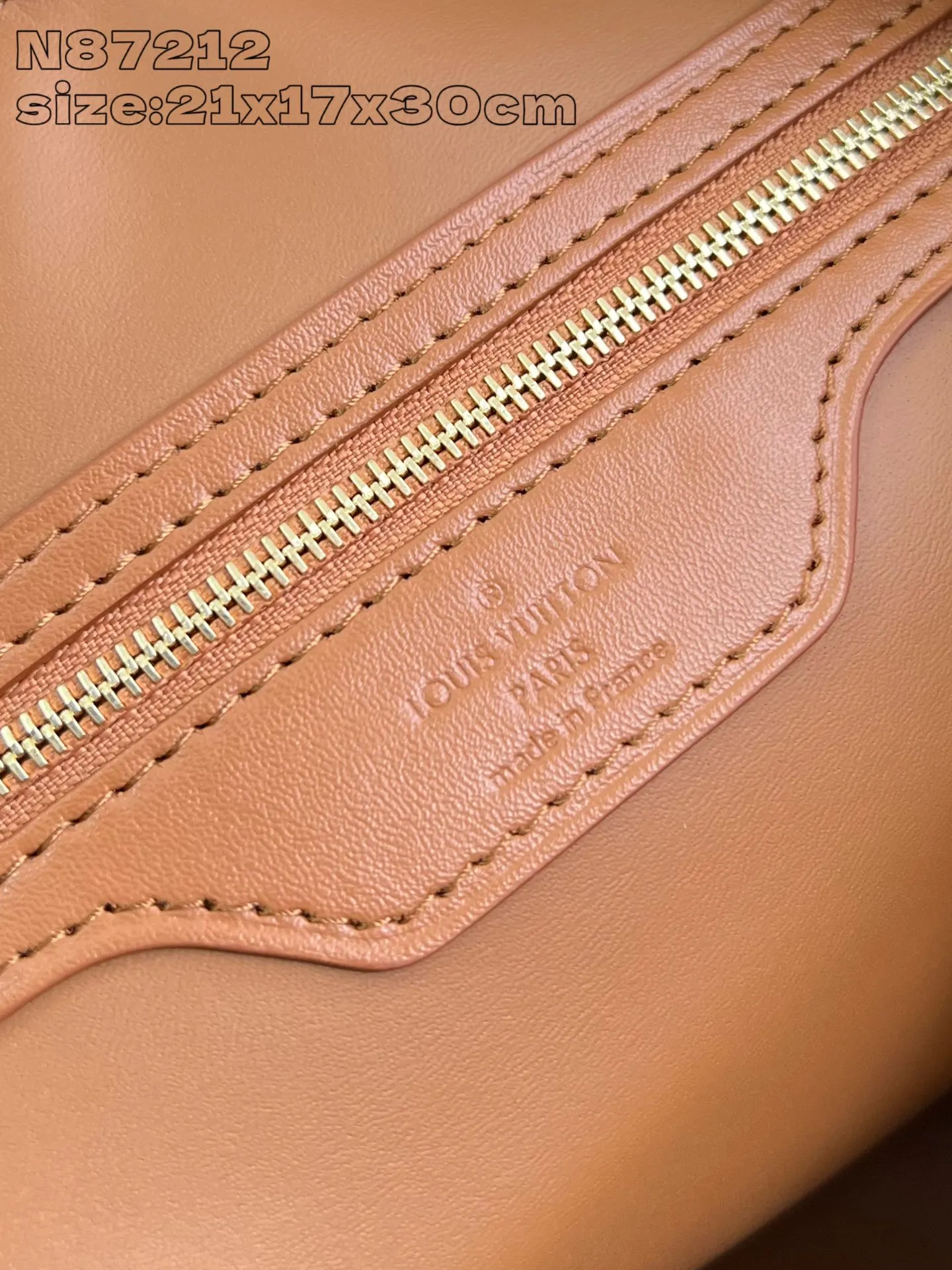 💰1100 Top-quality original individual real shot N87212】Speedy Soft 30 Boho handbag is made of classic Monogram coated canvas, and then is lined with leather and zippered inner pocket to inject color contrast. Ostrich leather trim and beaded chains bring the visual focus, while the key holder and address plate are thoughtful details, and the Toron handle allows for a variety of carrying options. 21 x 17 x 30 cm (height x width x length)