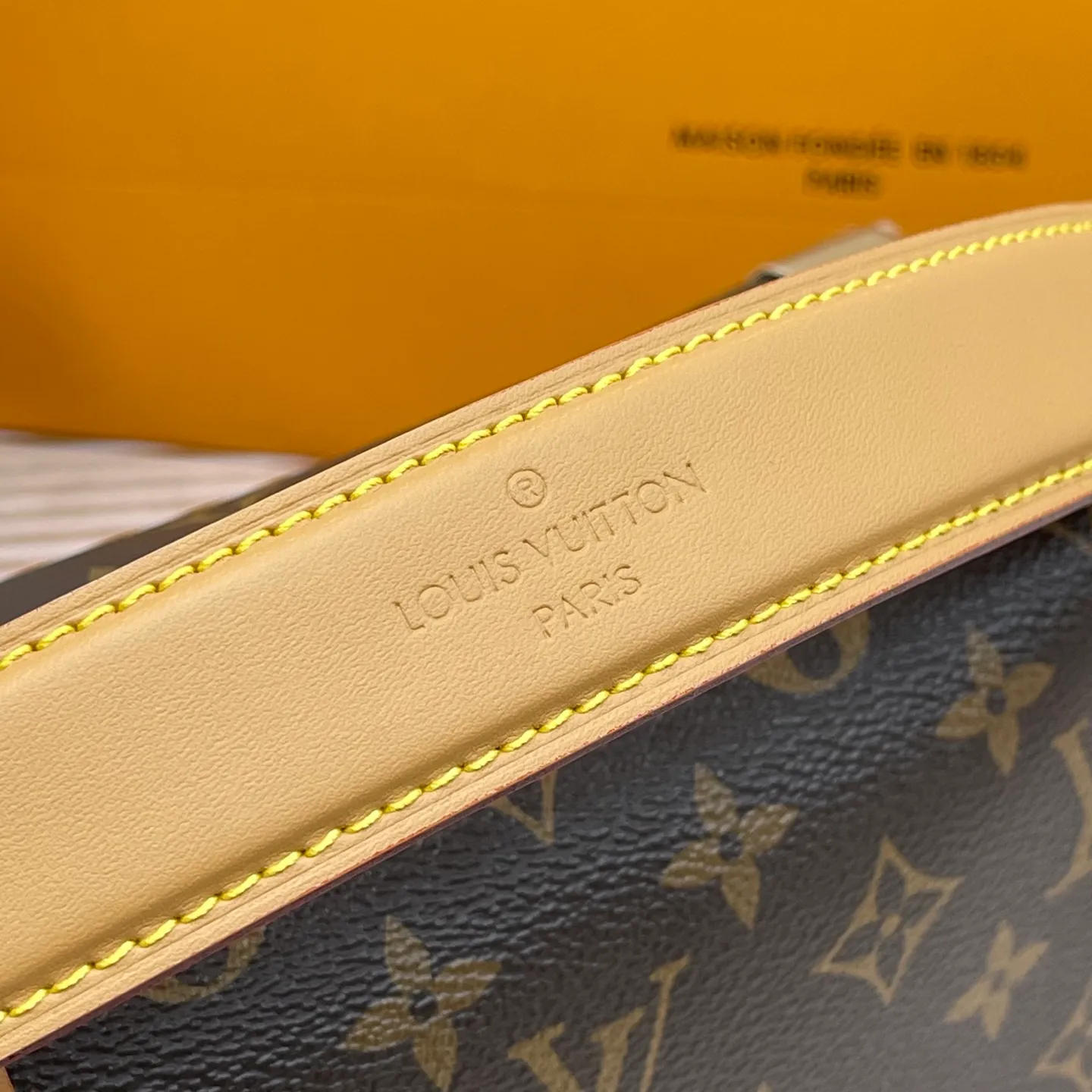 [Upgraded version] P660¥👍Upgraded version·High quality·Semi-steel hardware·With gift box🎁Packaging SP𝐒𝐈𝐃𝐄 𝐓𝐑𝐔𝐍𝐊 Model M46358## ▪️Size: 21*14*6cm▪️ The popular 🅒 𝐬𝐢𝐝𝐞 𝐭𝐫𝐮𝐧𝐤 soft little box 👜 The eye-catching good looks break through the previous hard boxes and boldly combine soft and hard design. The detachable handles and shoulder straps are really popular. The appearance rhythm of the popular style is also very high. The usage rate is also very high. The large-capacity storage space makes the upper body fashionable and lazy, and it can be switched at will without losing the handsome temperament. It is a must-have. The looks are too high-end!